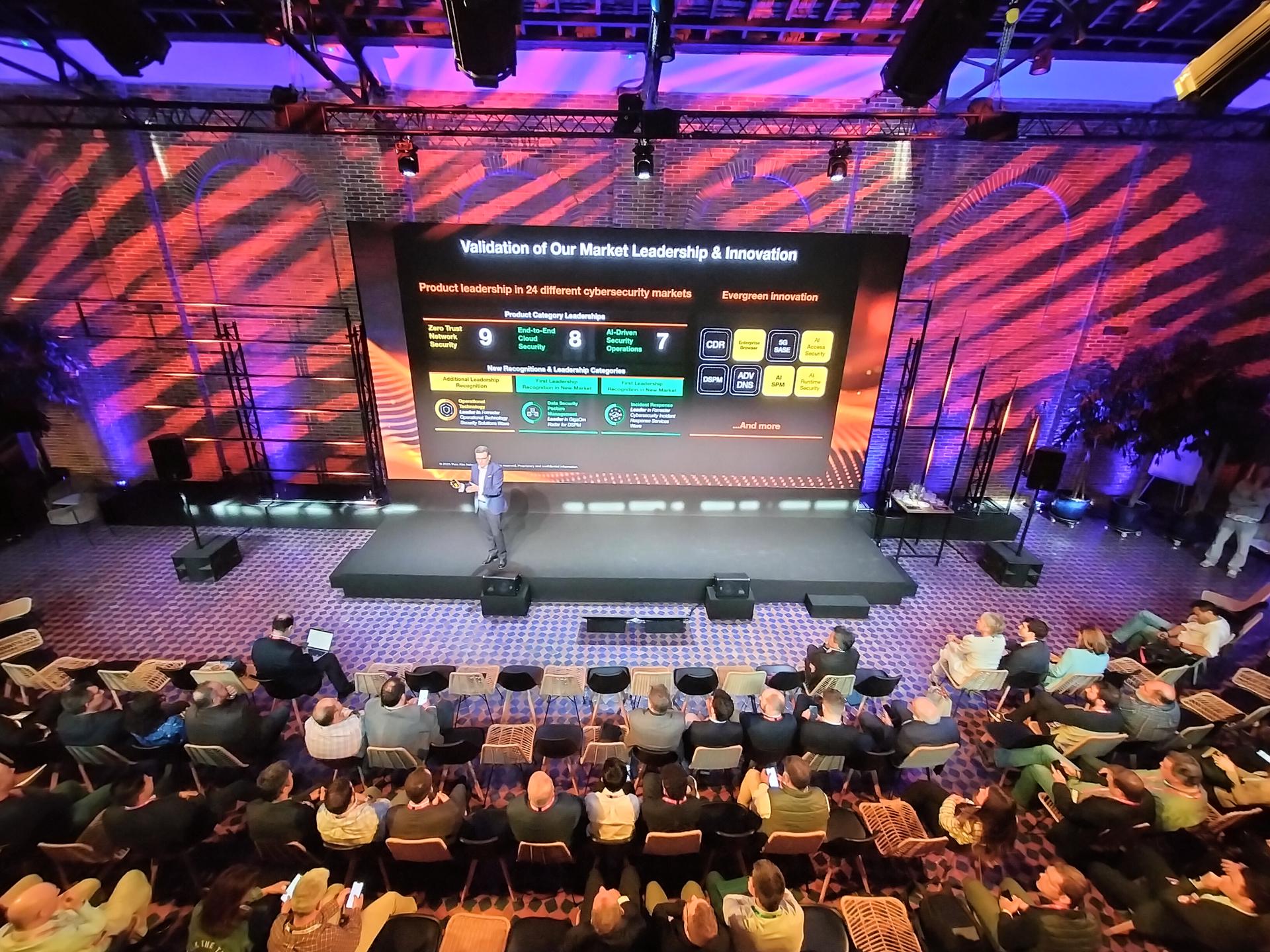 La multinacional estadounidense del sector de la ciberseguridad Palo Alto Networks ha presentado hoy los resultados de un estudio de mercado que ha realizado entre casi 500 directivos y responsables de seguridad España, Alemania, Francia y Reino Unido para identificar los principales desafíos de ciberseguridad durante este año. En la imagen, un momento del evento celebrado en Madrid. EFE/Raúl Casado