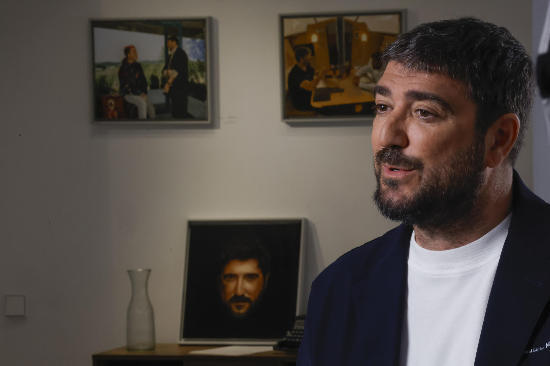 Antonio Orozco charla con EFE de 'El tiempo no es oro', del que ha dicho que es "el mejor disco" de su vida y que llega este viernes al público después de un proceso de cambio físico y terapia mental para el artista catalán, con la que ha logrado enfrentarse a algunos de sus monstruos personales. EFE/ Zipi