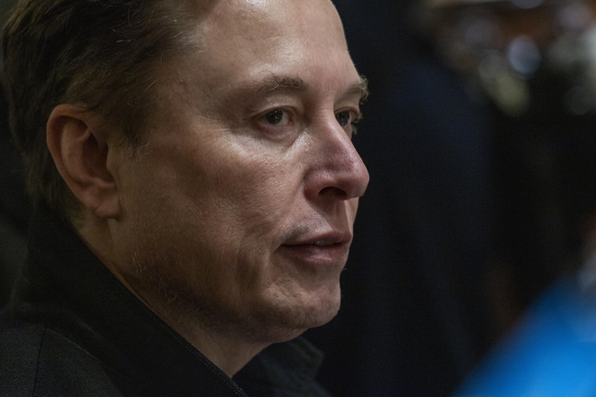 Fotografía de archivo, tomada el pasado 10 de abril, del consejero delegado de Tesla y director del Departamento de Eficiencia Gubernamental (DOGE) de EE.UU., Elon Musk, durante una reunión del Gabinete Trump, en la Casa Blanca, en Washington DC (EE.UU.). EFE/Shawn Thew/Pool