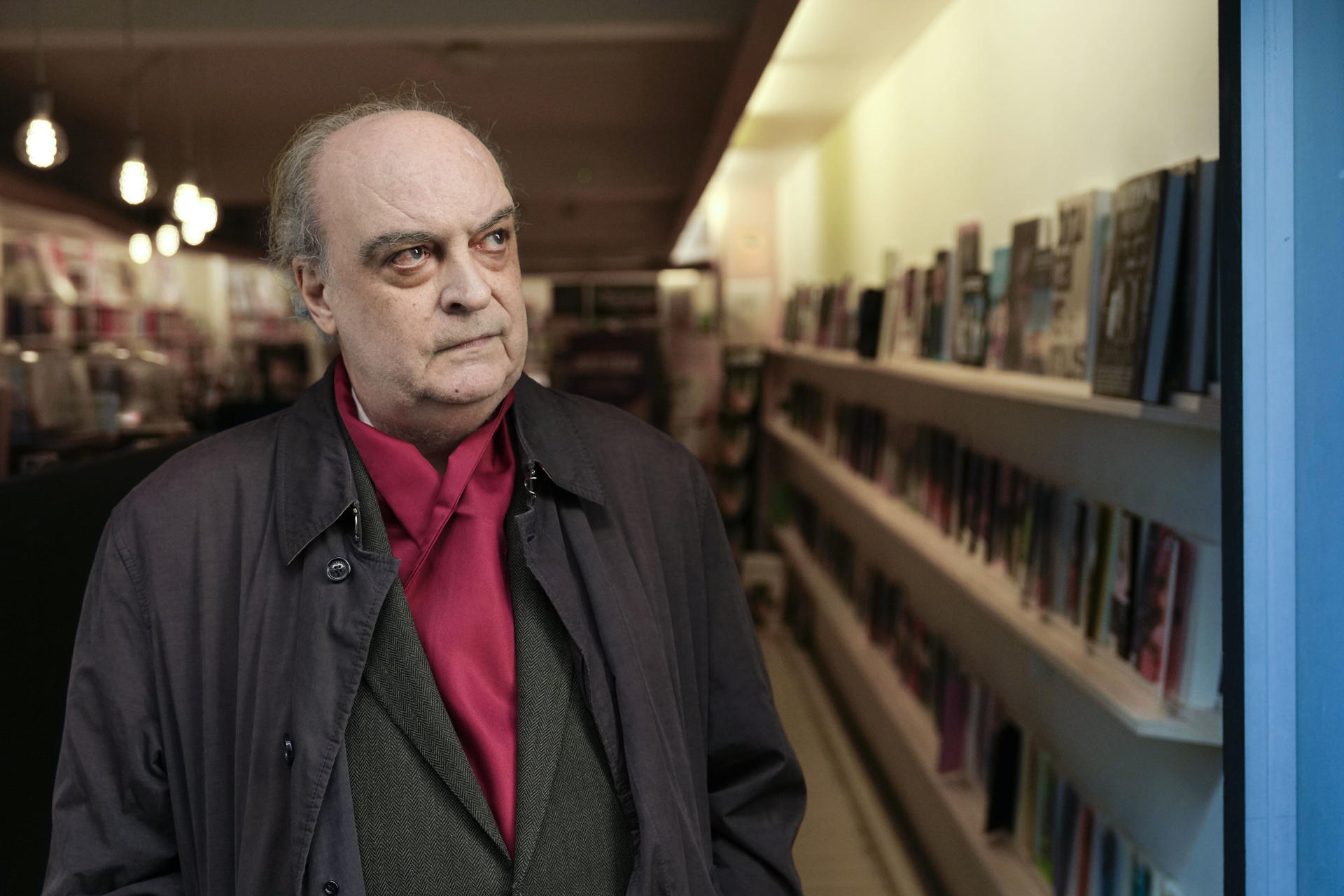 El escritor Enrique Vila-Matas, tras su encuentro con periodistas. EFE/Enric Fontcuberta