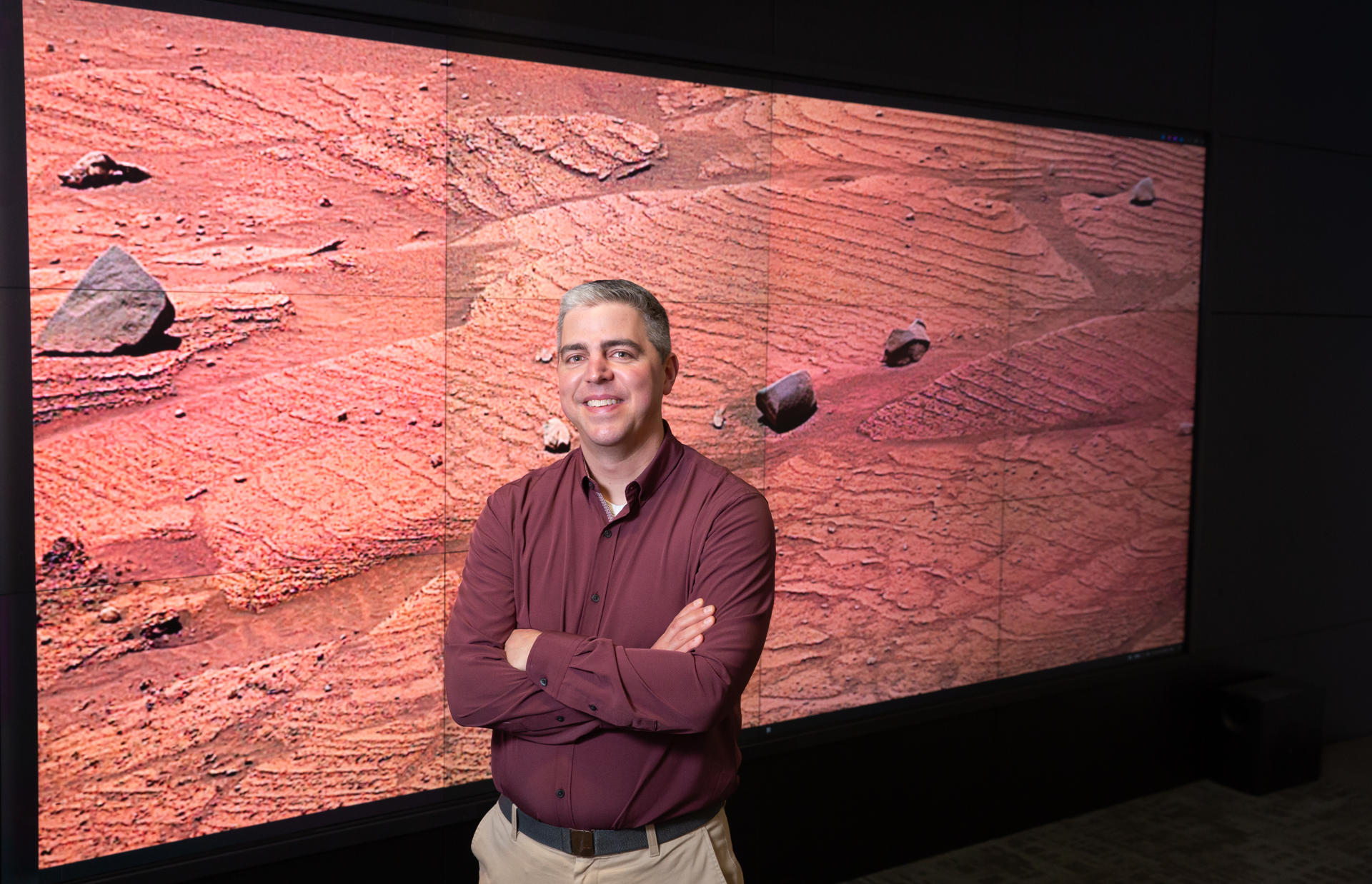 Ben Tutolo, profesor asociado del Departamento de Tierra, Energía y Medio Ambiente de la Facultad de Ciencias de la Universidad de Calgary, es el investigador principal de un trabajo sobre Marte. Tutolo participa como científico en el equipo Curiosity Rover del Mars Science Laboratory de la NASA. EFE/ Crédito: Universidad de Calgary 2025 Riley Brandt