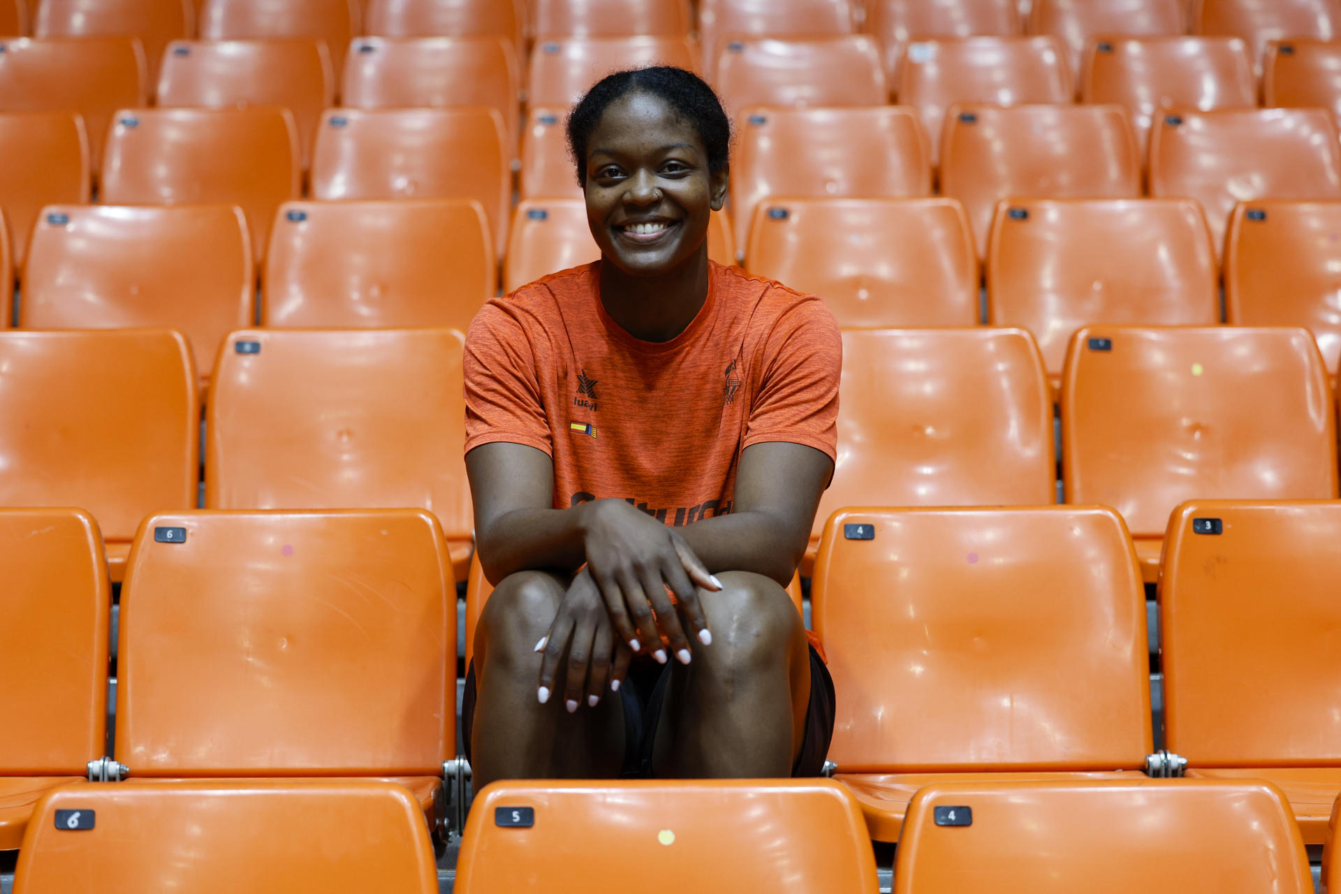 La jugadora del Valencia Basket, Nadia Fingall, que formará parte de la expedición ‘taronja’ para la disputa de la Final a Seis de la Euroliga esta semana en Zaragoza, durante la entrevista con la Agencia EFE. EFE/Ana Escobar