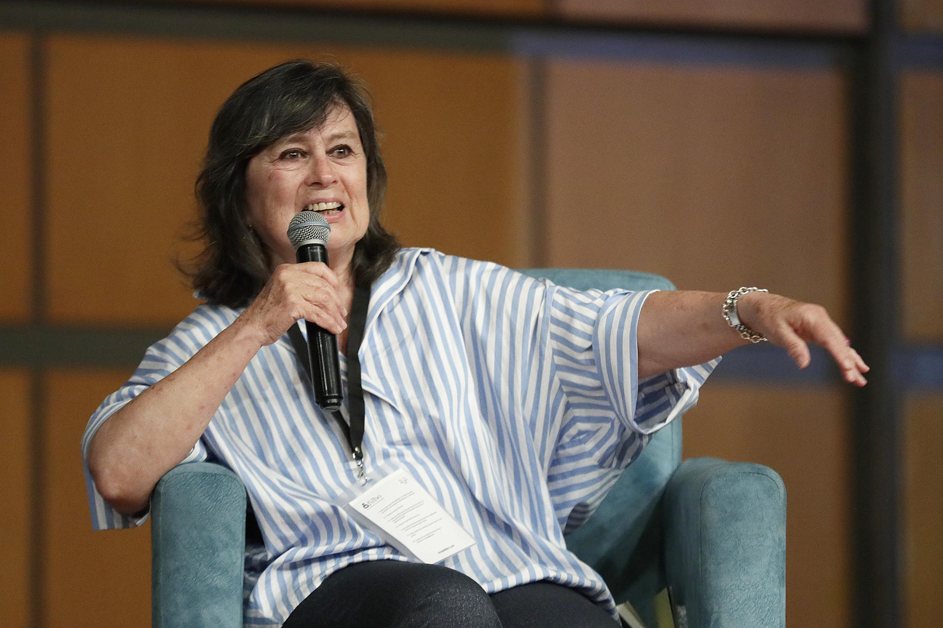 Las escritora colombiana Laura Restrepo participa en un conservatorio en la XXXVII Feria Internacional del Libro de Bogotá (FILBo 2025) este 27 de abril de 2025, en el recinto ferial de Corferias en Bogotá (Colombia). EFE/ Carlos Ortega