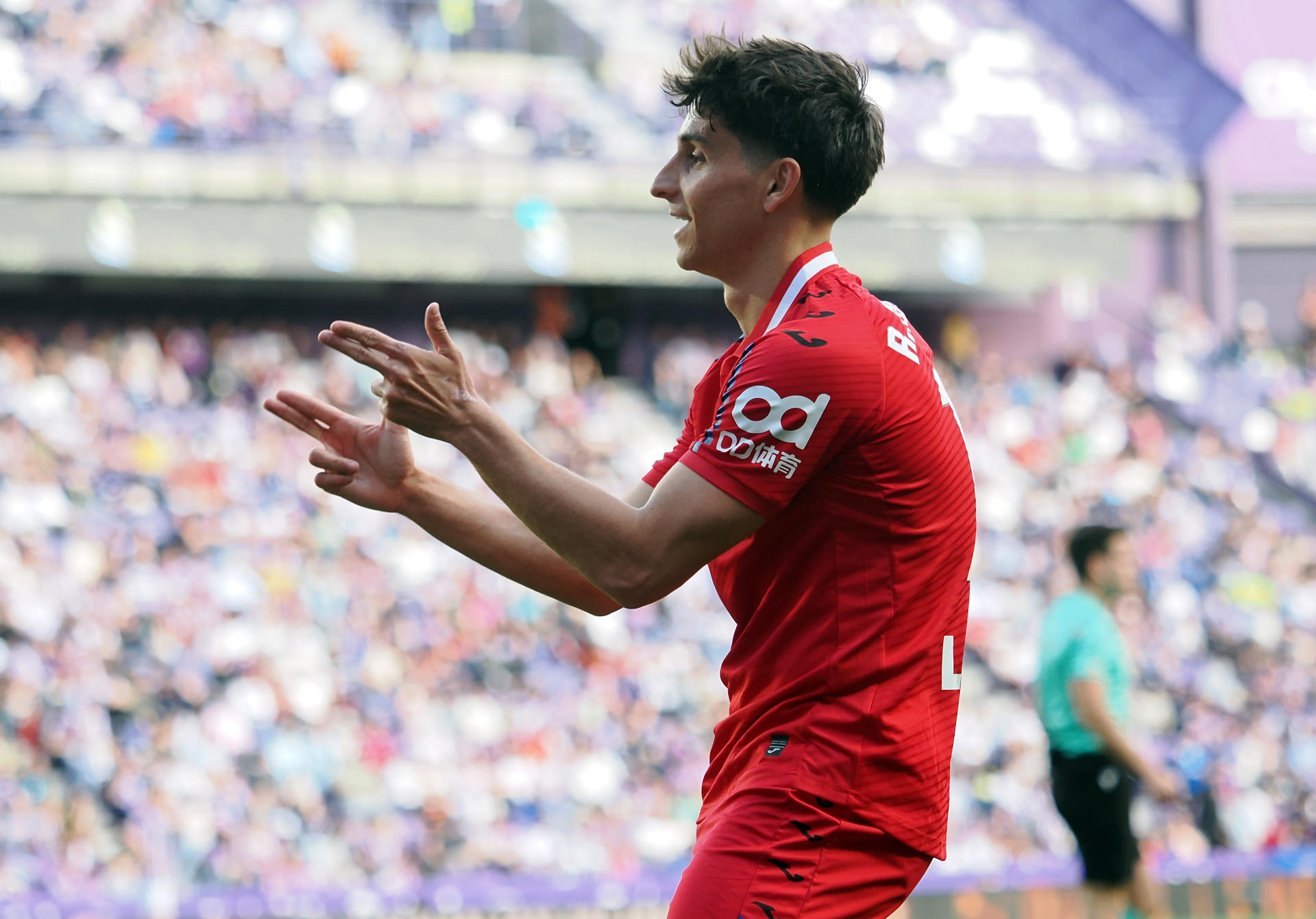 El jugador del Getafe CF Terrats celebra el segundo gol conseguido ante el Valladolid, durante el partido de LaLiga disputado en el estadio José Zorrilla de Valladolid. EFE/R. García