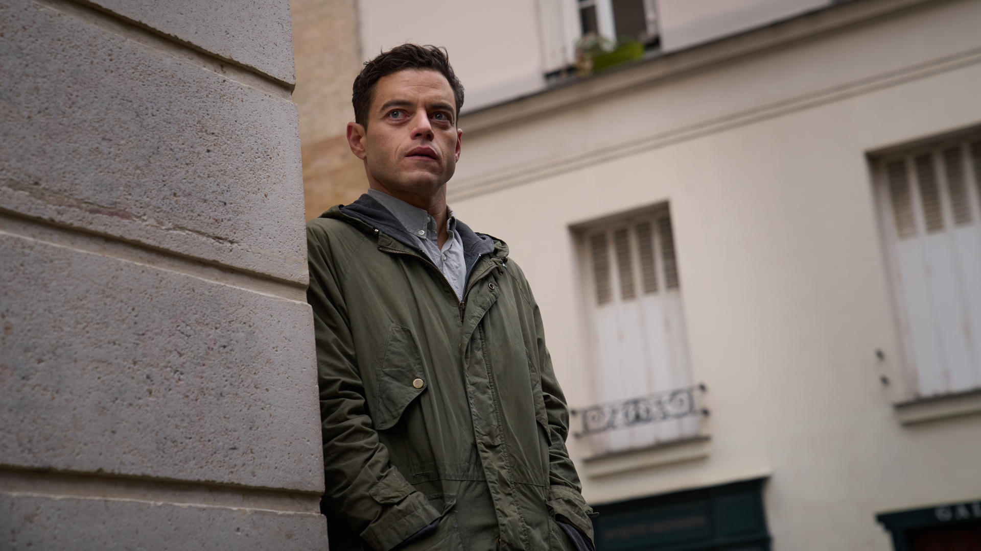 Fotografía cedida por 20th Century Studios donde aparece Rami Malek como Heller, durante una escena del nuevo thriller de espionaje 'The Amateur'. EFE/John Wilson/20th Century Studios
