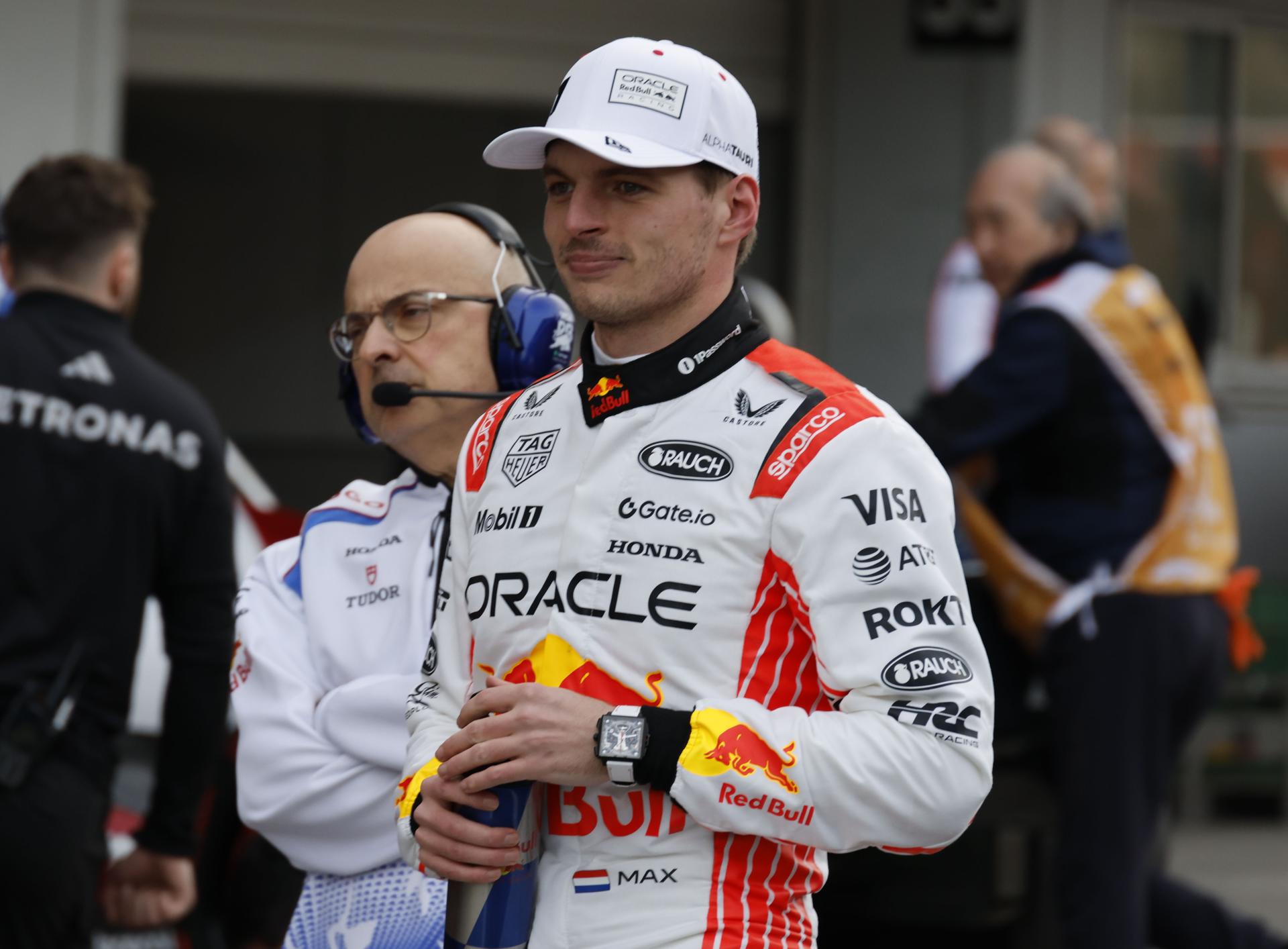 El piloto neerlandés de Red Bull, Max Verstappen, tras lograr la 'pole' para el Gran Premio de Fórmula 1 de Japón 2025 en el Circuito de Suzuka. EFE/EPA/FRANCK ROBICHON