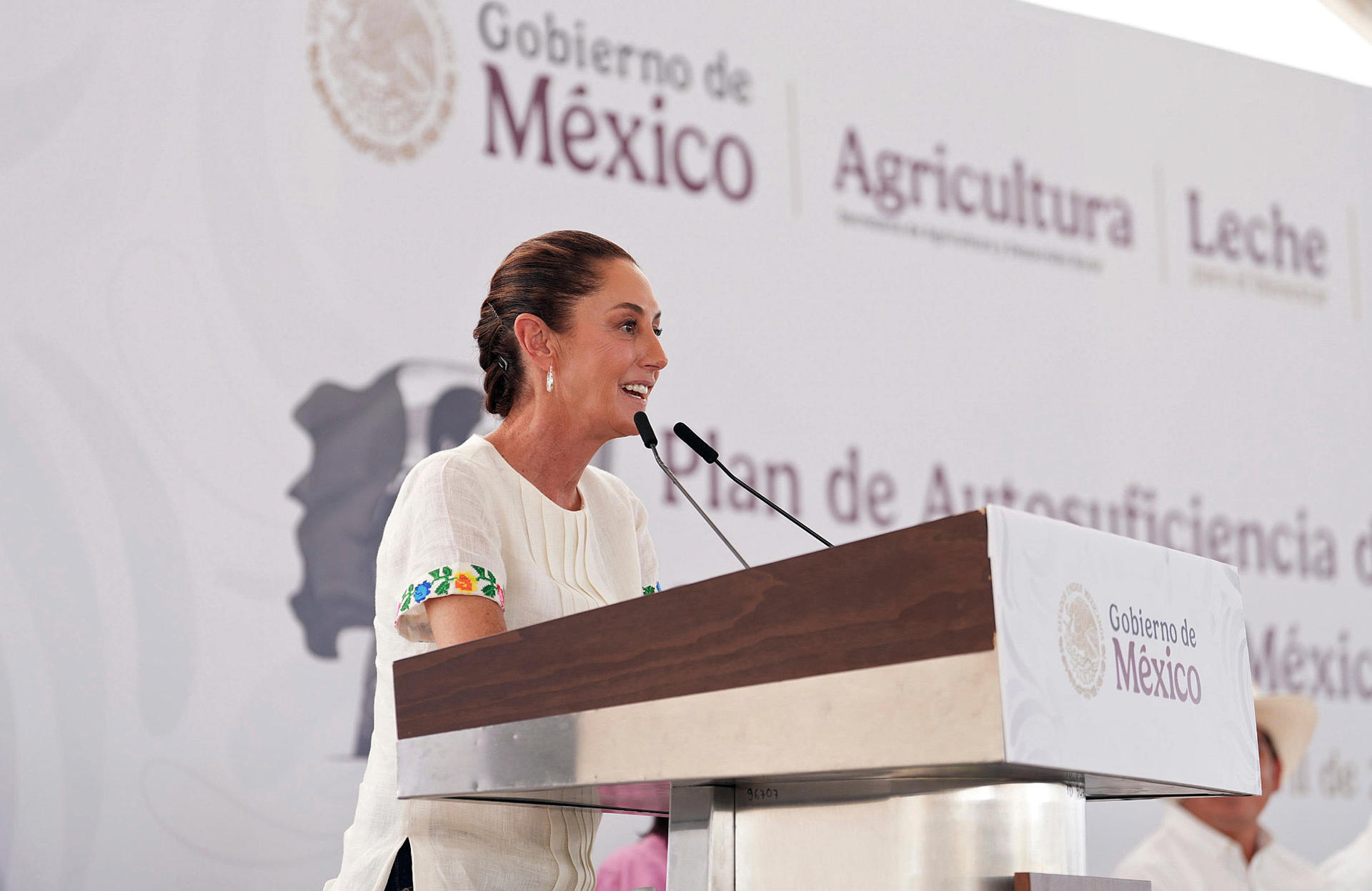 Fotografía cedida por la presidencia de México de la mandataria mexicana, Claudia Sheinbaum, durante su participación en una gira de trabajo este domingo, por el estado de Campeche (México). EFE/ Presidencia de México /SOLO USO EDITORIAL/NO VENTAS/SOLO DISPONIBLE PARA ILUSTRAR LA NOTICIA QUE ACOMPAÑA (CRÉDITO OBLIGATORIO)