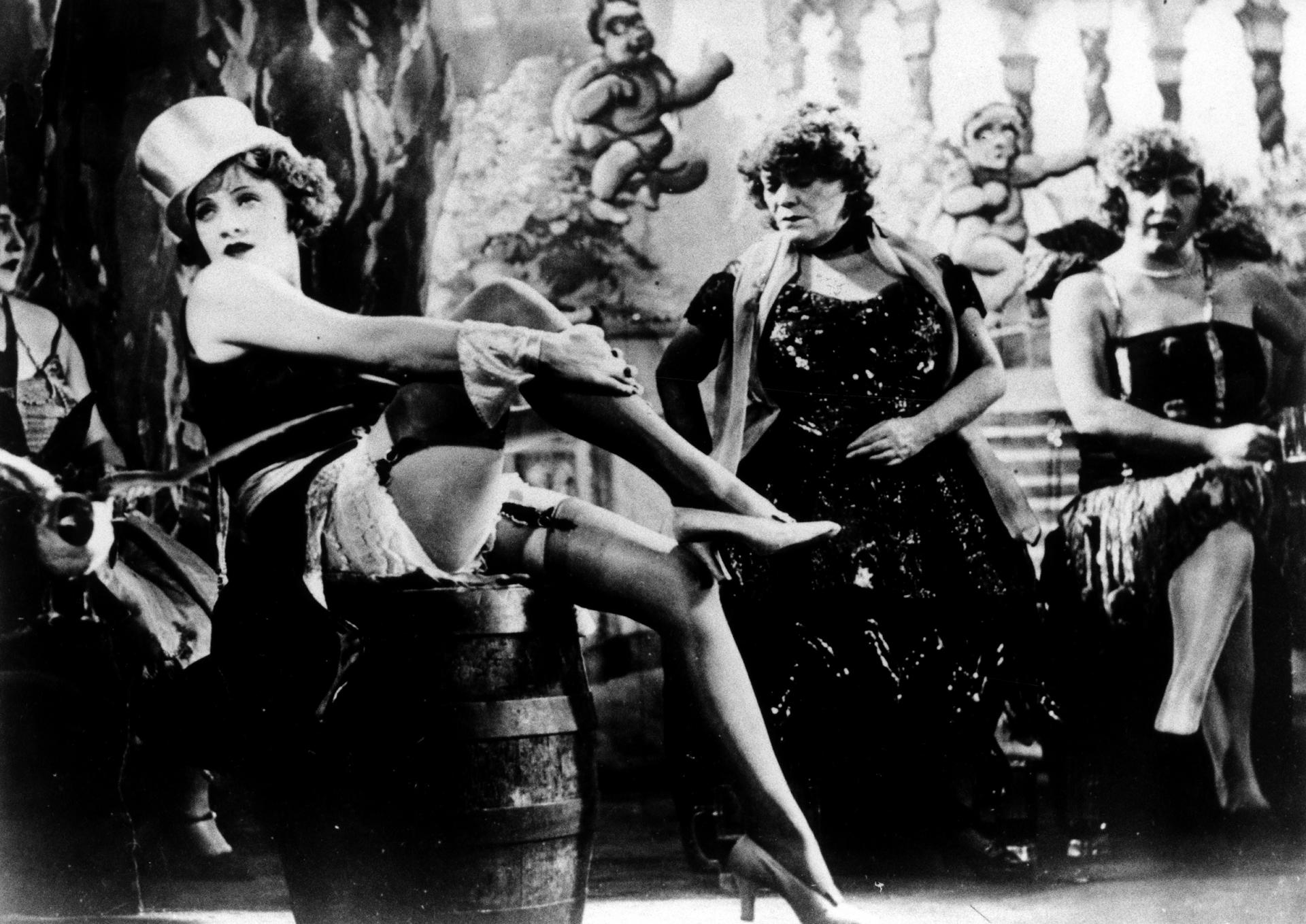 Marlene Dietrich en el rodaje de la película "El Ángel Azul" dirigida por Josef von Steinberg. EFE/ARCHIVO/ma.