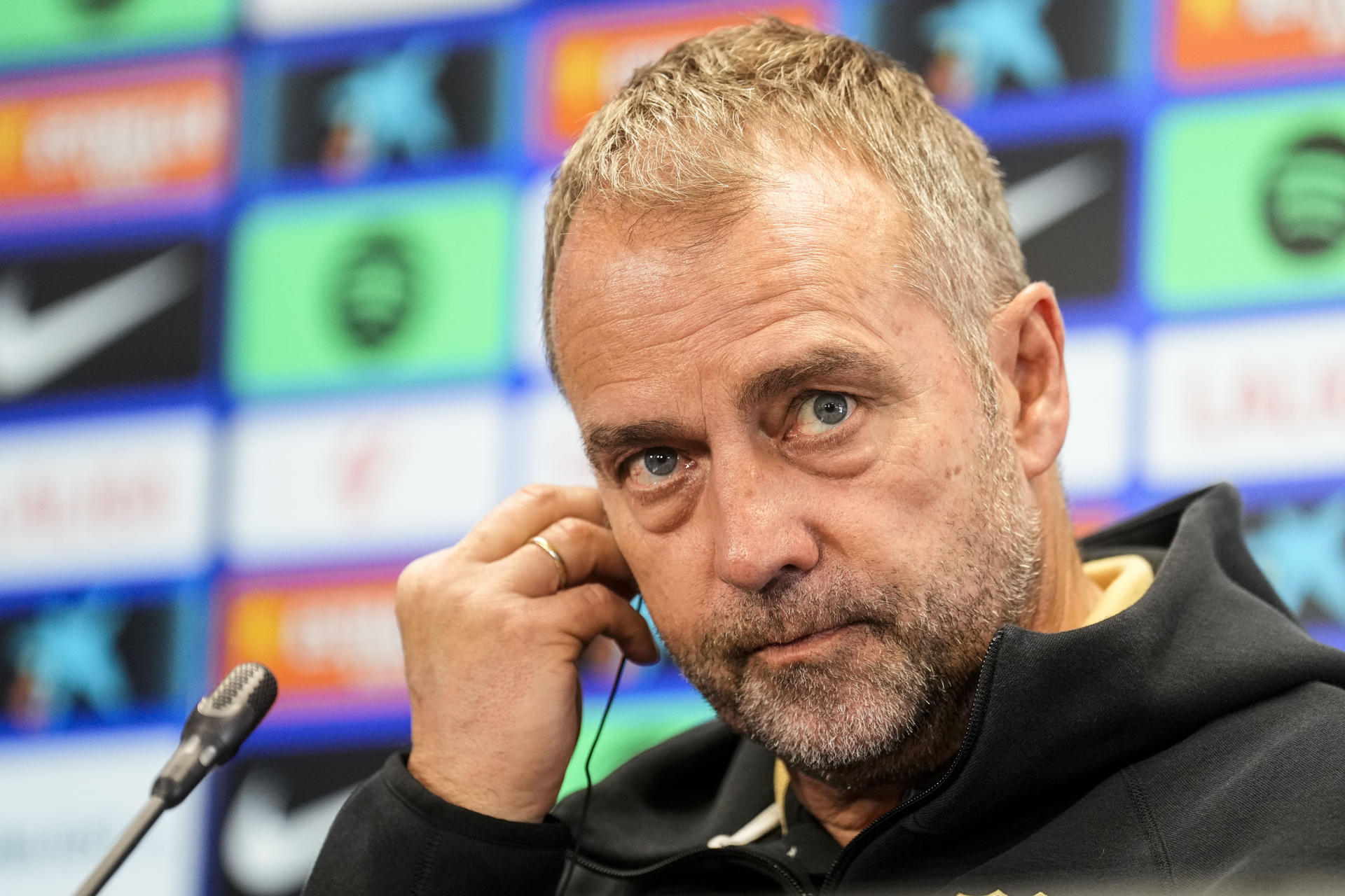 El entrenador del FC Barcelona, Hansi Flick, en la rueda de prensa previa al partido contra el Mallorca. EFE/ Enric Fontcuberta