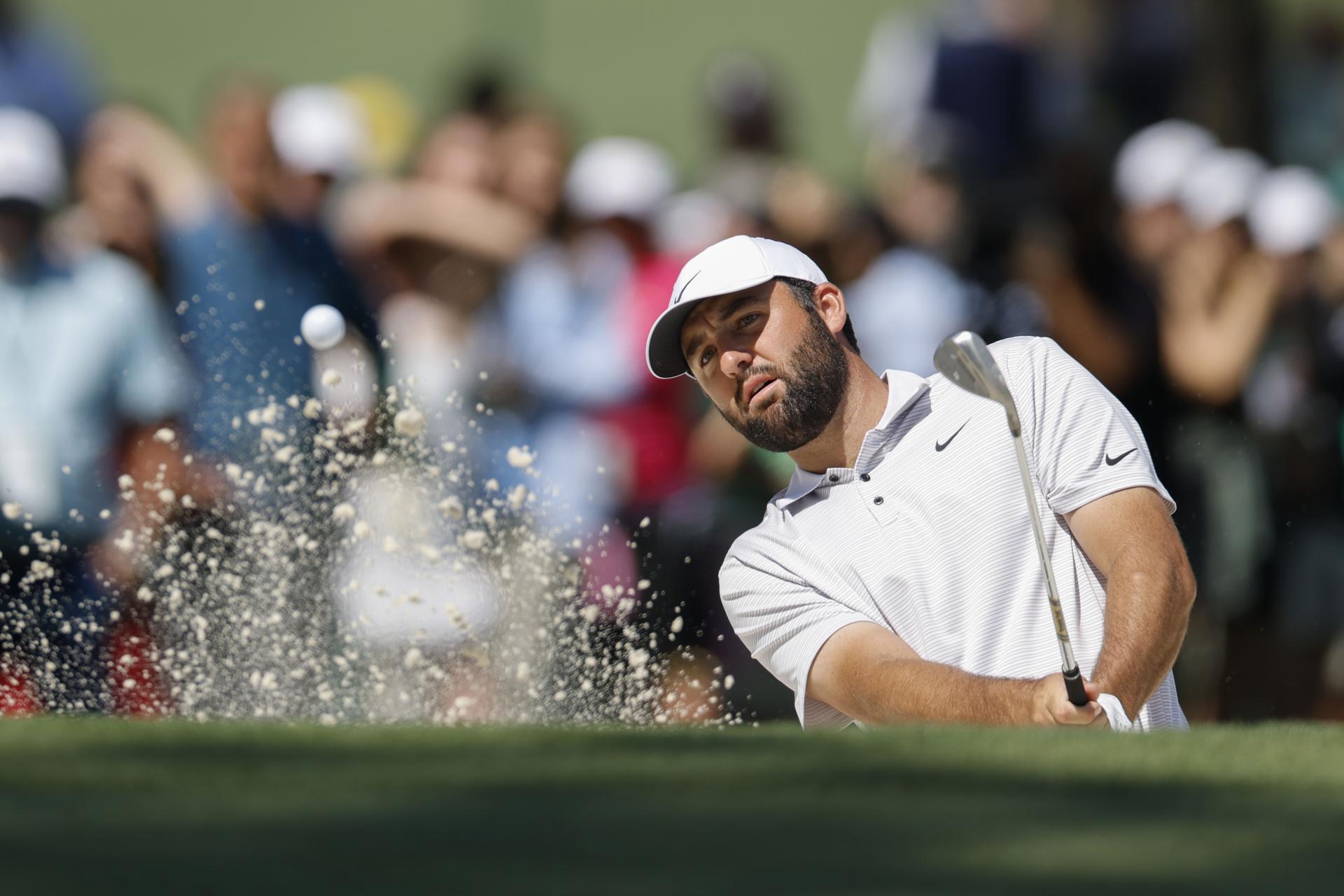 Scottie Scheffler hace parte del trío que escolta al británico Justin Rose en la primera jornada del Masters de Augusta. EFE/EPA/CJ GUNTHER