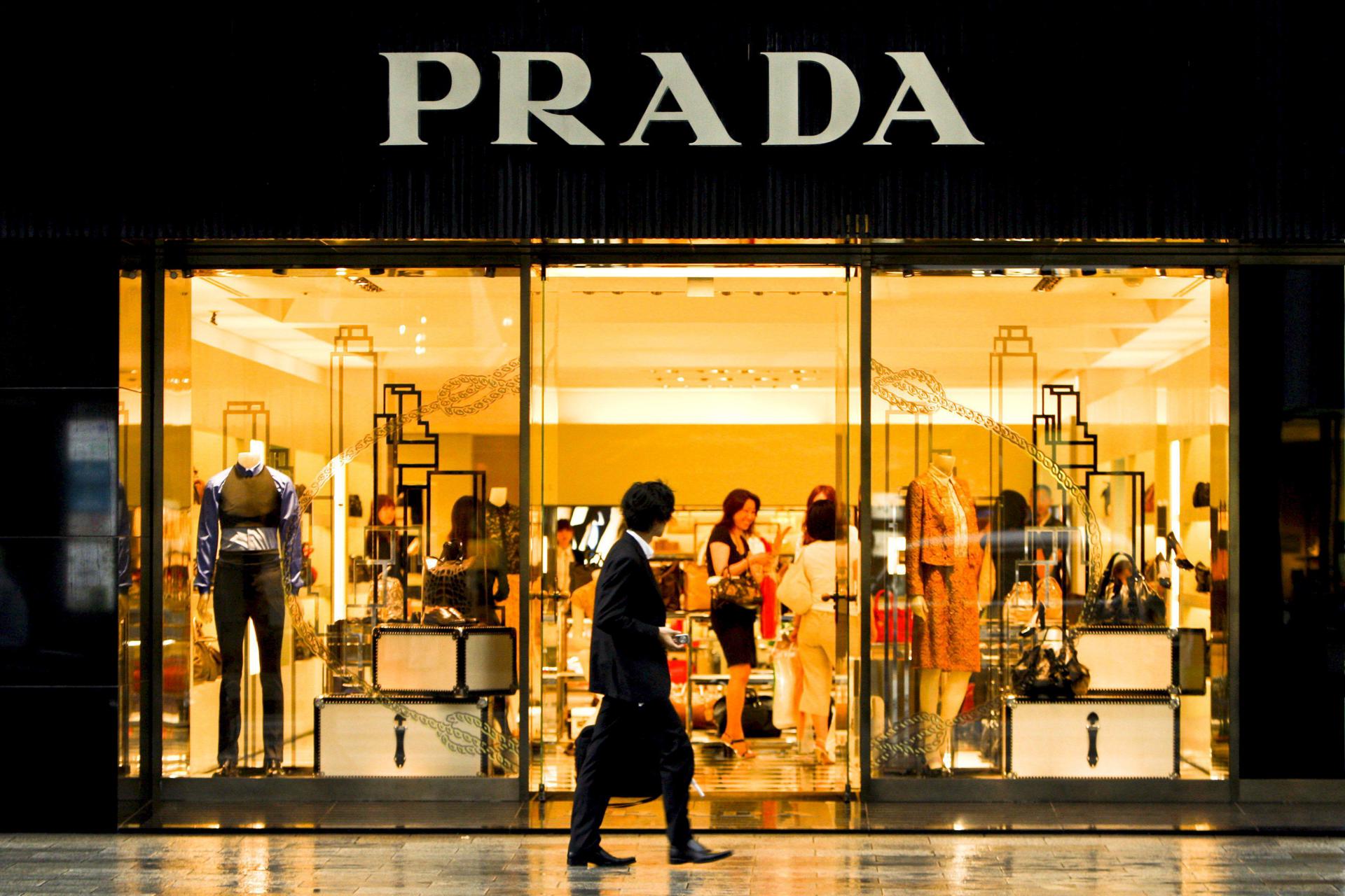 Imagen de archivo de una tienda de Prada en el distrito de Ginza en Tokio EFE/Dai Kurokawa