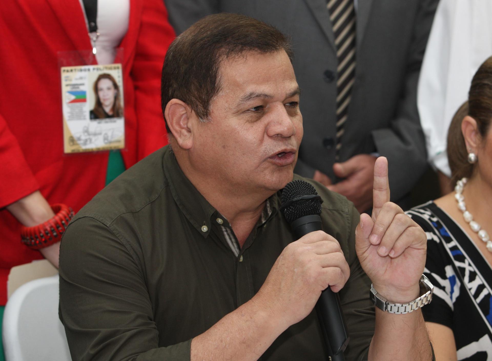 Fotografía de archivo, tomada en julio de 2013, del exjefe del Estado Mayor Conjunto de las Fuerzas Armadas de Honduras y candidato presidencial, Romeo Vásquez, durante una conferencia de prensa, en Tegucigalpa (Honduras). EFE/STR