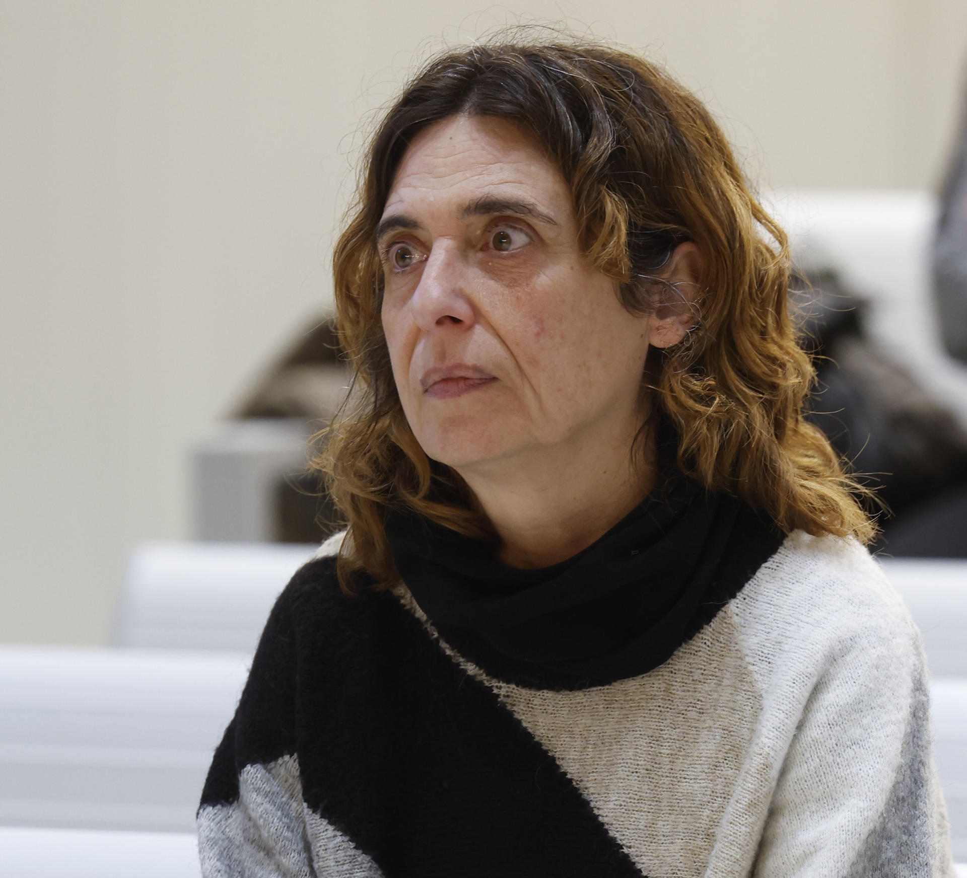 Imagen de archivo (17/03/2025) de la exdirigente etarra Iratxe Sorzabal en el banquillo en el juicio que se celebró en la Audiencia Nacional de Madrid, por la colocación de una bomba en el aeropuerto de Alicante en julio de 1995, que fue encontrada y desactivada sin causar daños. EFE/ J.P. Gandul / POOL