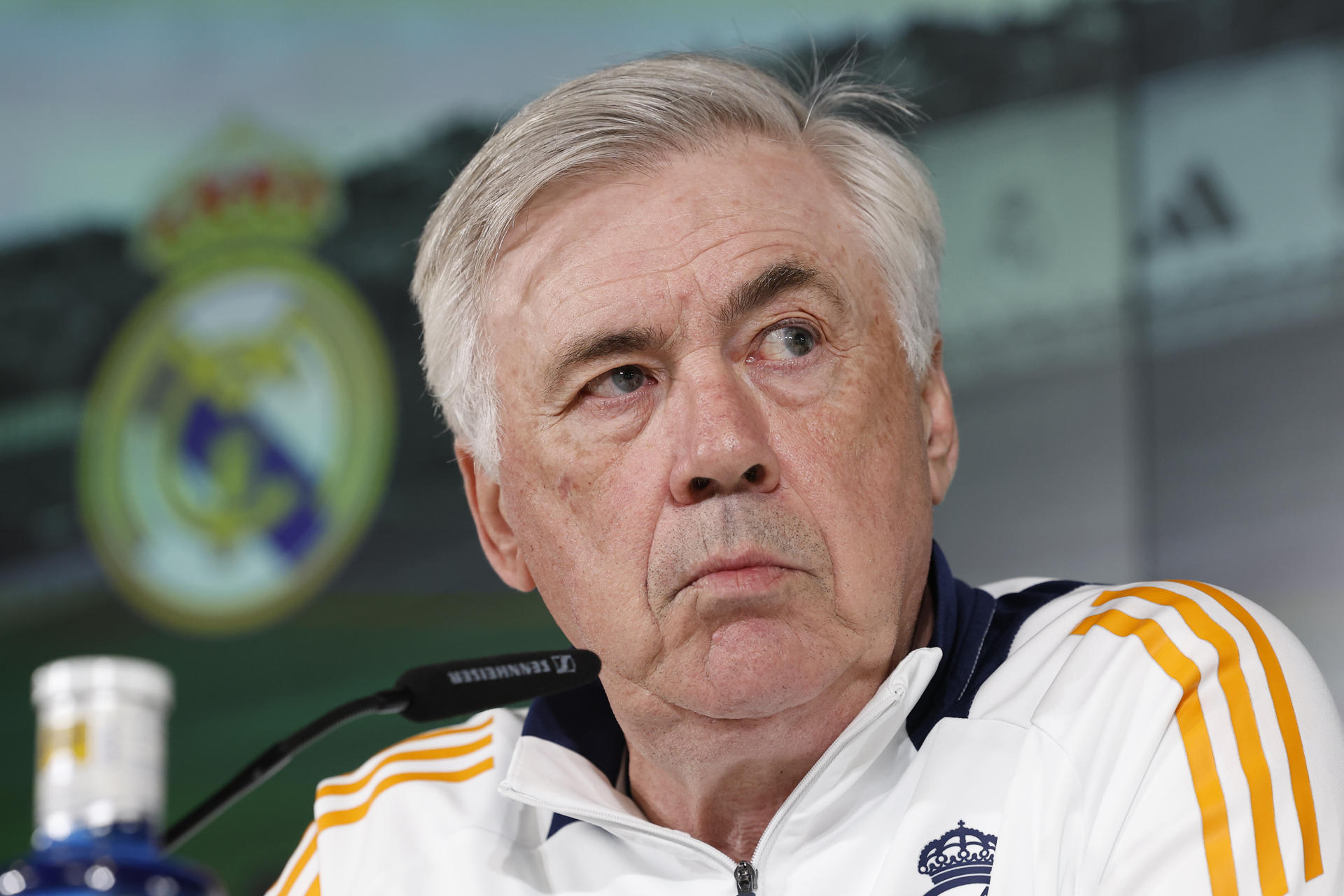El entrenador del Real Madrid, Carlo Ancelotti, durante la rueda de prensa tras dirigir el entrenamiento este sábado en Valdebebas. EFE/Chema Moya