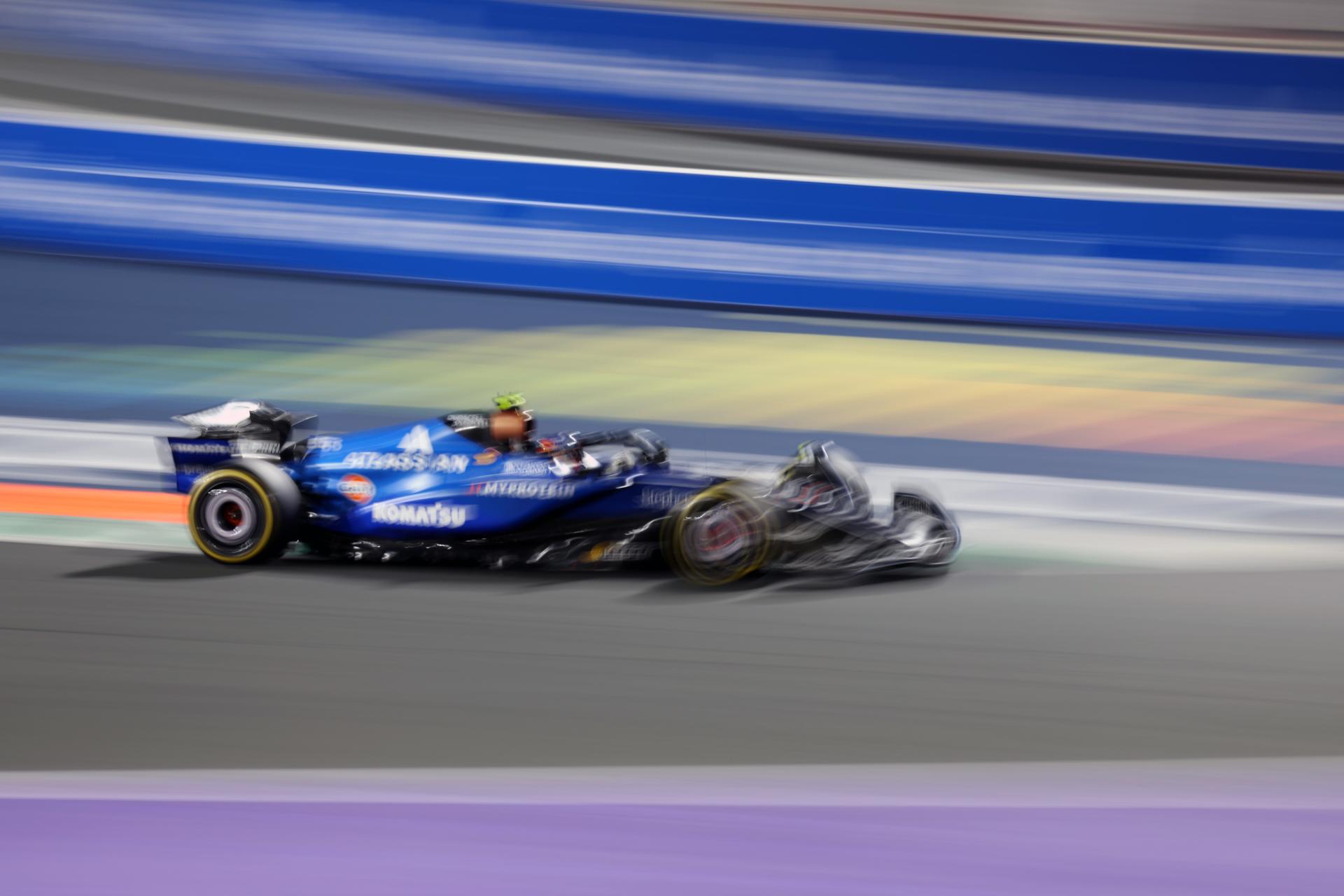 El piloto español Carlos Sainz prepara el Gran Premio de Miami, primera cita del Mundial de Fórmula 1 en Estados Unidos en foto de archivo de ALI HAIDER. EFE