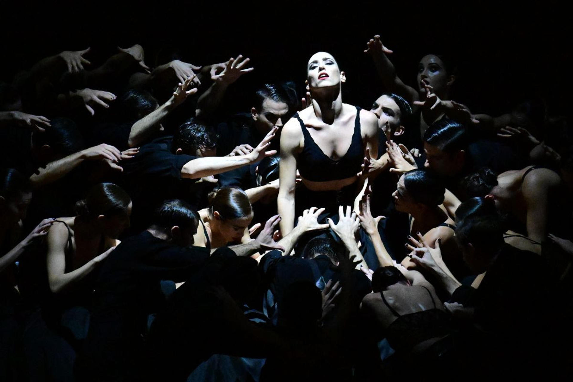 Imagen del espectáculo de danza 'Afanador' cedida por el Ballet Nacional de España. EFE
