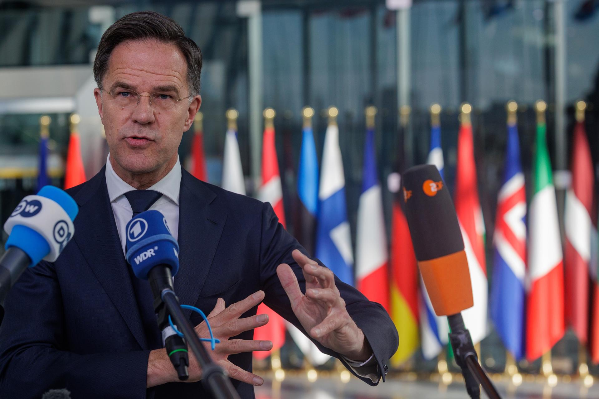El secretario general de la OTAN, Mark Rutte, antes de una reunión de los ministros de Asuntos Exteriores de la Organización del Tratado del Atlántico Norte en Bruselas, el 3 de abril de 2025. EFE/EPA/OLIVIER MATTHYS