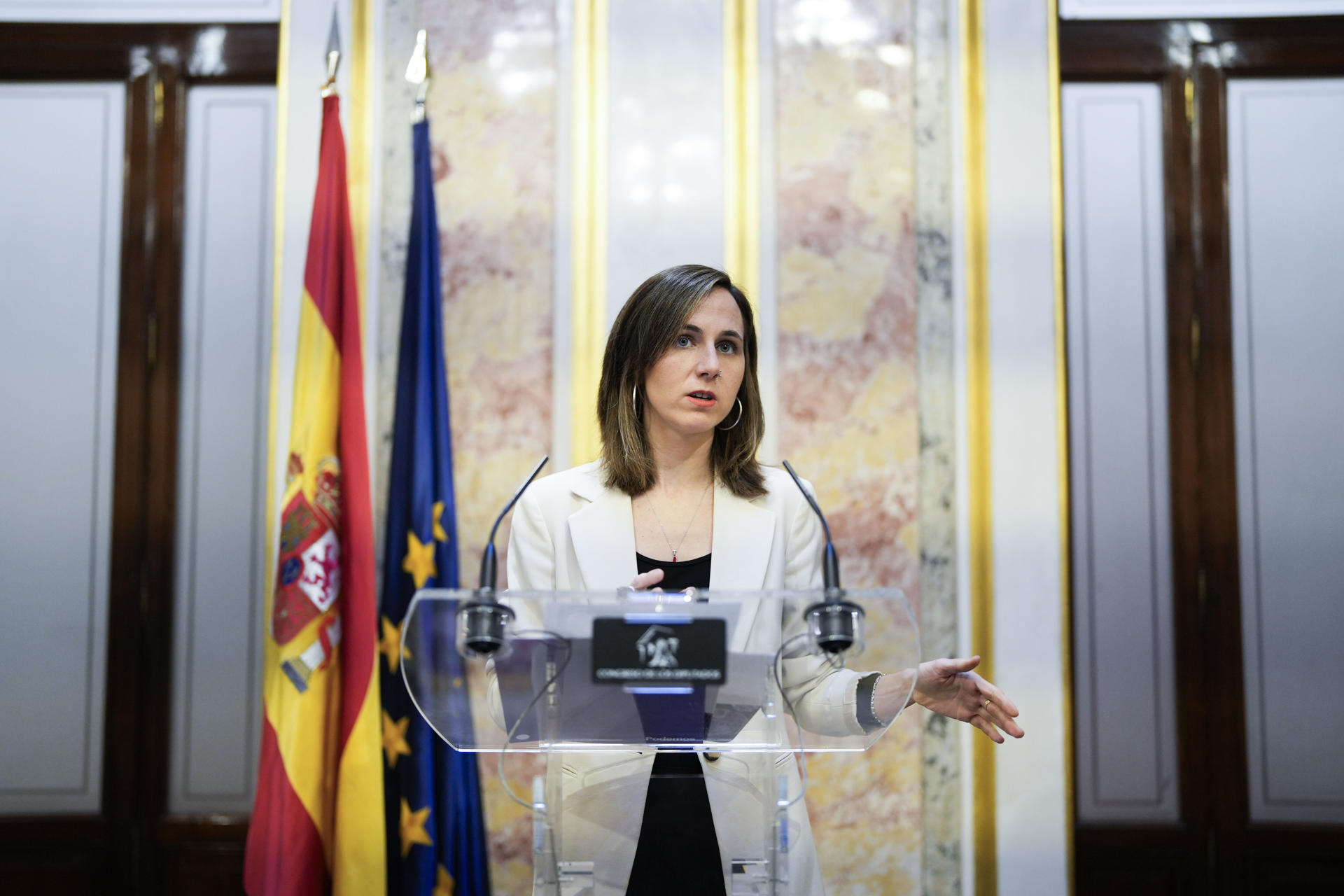 La líder de Unidas Podemos, Ione Belarra durante una rueda de prensa este jueves tras el pleno en el Congreso de los Diputados en Madrid. EFE/ Borja Sanchez-Trillo