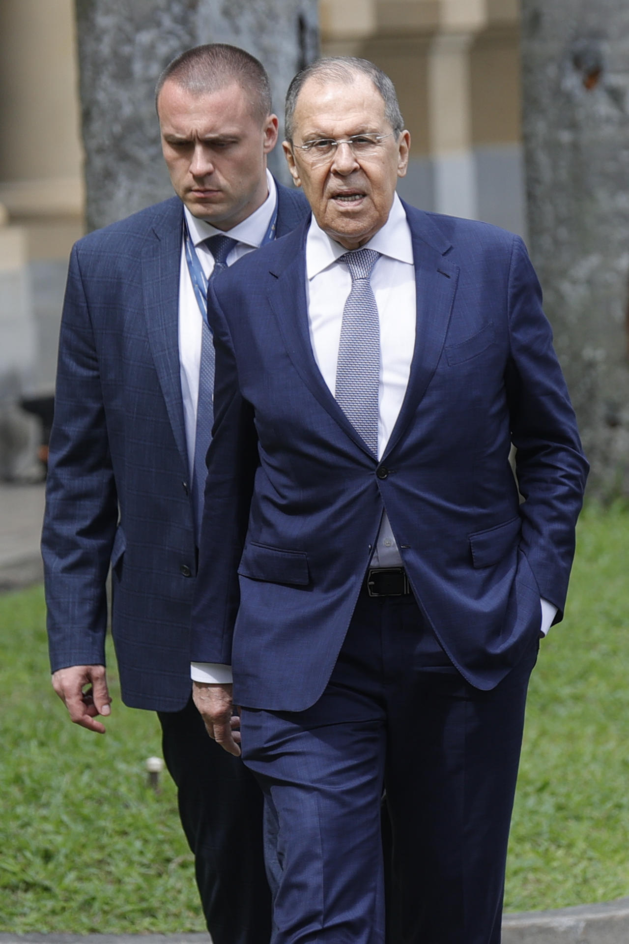 El Ministro de Relaciones Exteriores de Rusia, Sergey Viktorovich Lavrov, camina al llegar a la reunión de ministros de Relaciones Exteriores de BRICS en el Palacio de Itamaraty en Río de Janeiro, Brasil, 28 de abril de 2025. La reunión de ministros de Relaciones Exteriores de BRICS comenzó en Río de Janeiro con un llamado de Brasil, el país anfitrión, a fortalecer la diplomacia preventiva para evitar conflictos prolongados como los de Gaza y Ucrania. EFE/ André Coelho