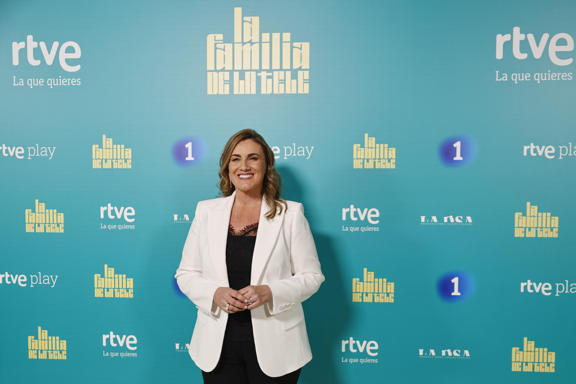 La presentadora Carlota Corredera posa en el photocall de "La familia de la tele", este martes en el Teatro Eslava de Madrid. EFE/ Sergio Pérez