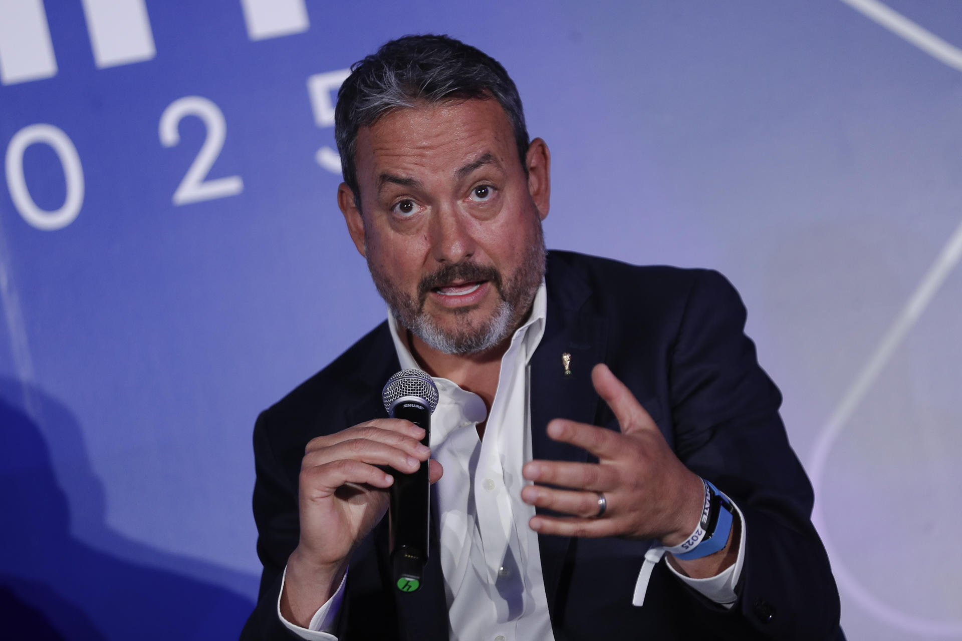 El director general de FIFA México, Jurgen Mainka, habla en el Sports Summit México 2025 este jueves, en Ciudad de México (México). EFE/ Isaac Esquivel