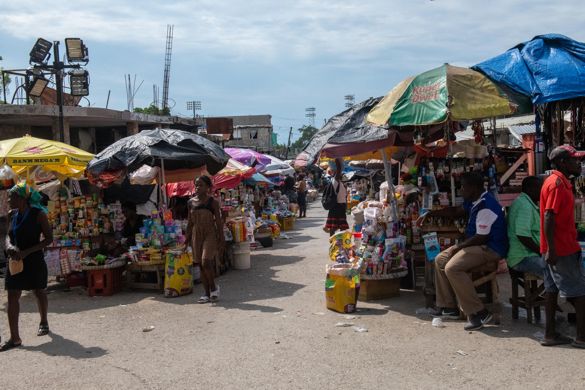 Fotografía de un mercado de barrio en Puerto Príncipe (Haití). Foto de archivo. EFE/ Johnson Sabin