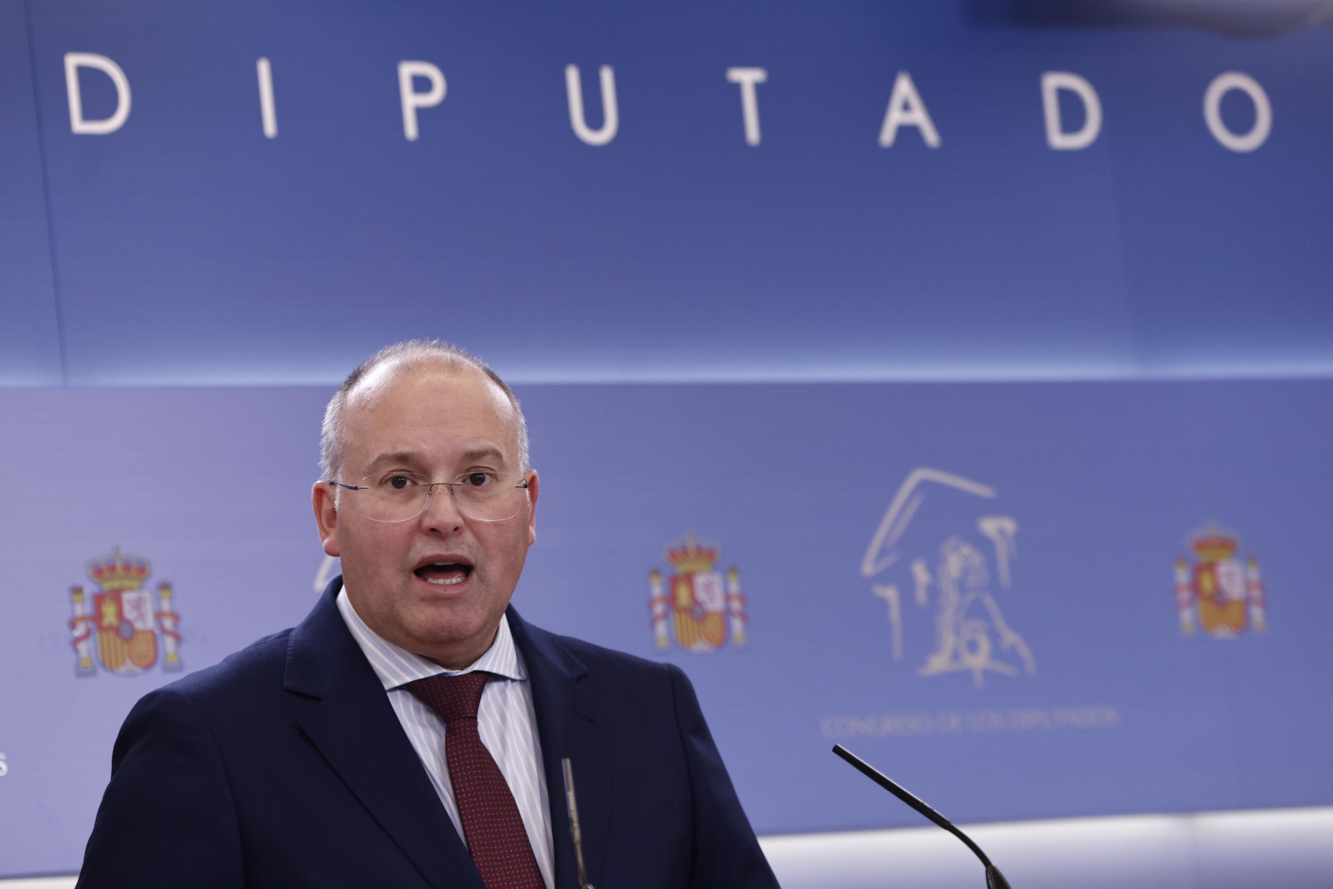 El portavoz del PP en el Congreso, Miguel Tellado, este martes durante una rueda de prensa en el Congreso de los Diputados.-EFE/ Sergio Perez