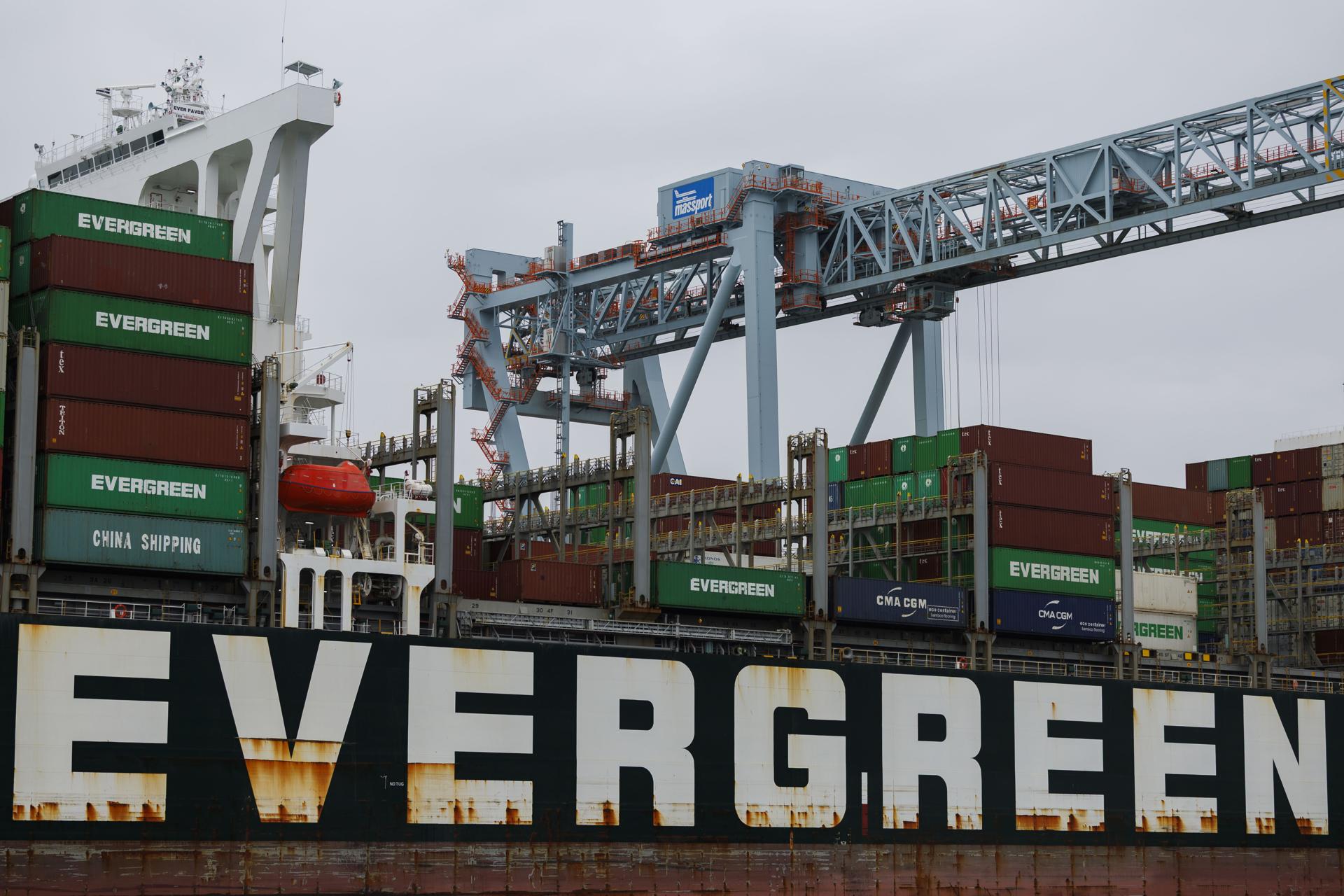 Fotografía de archivo de un buque portacontenedores en el Terminal Conley en Boston (EE.UU.). EFE/EPA/CJ GUNTHER