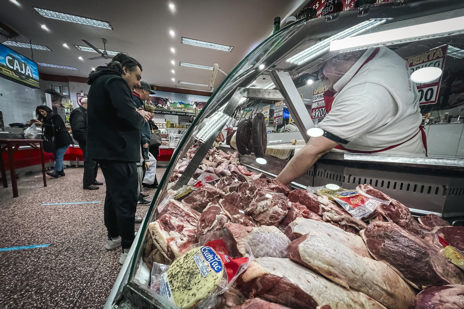 Fotografía de archivo que muestra un refrigerador con carne producida en Argentina. EFE/ Juan Ignacio Roncoroni