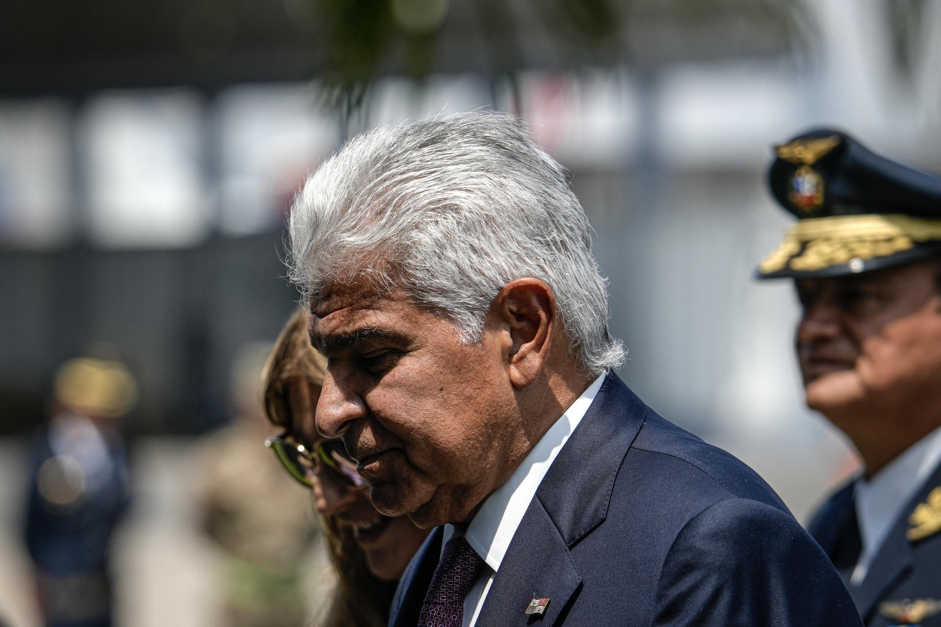 El presidente de Panamá, José Raúl Mulino, a su llegada al aeropuerto de la Fuerza Aérea de Perú este jueves, en Callao (Perú). EFE/ John Reyes Mejia