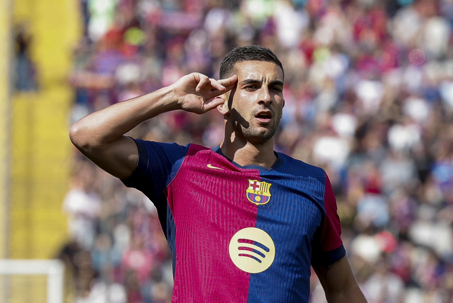 El delantero del FC Barcelona Ferrán Torres celebra su gol ante el Celta de Vigo durante el partido de la jornada 32 de LaLiga EA Sports que FC Barcelona y Celta de Vigo disputaron en el estadio olímpico Lluís Companys en Barcelona. EFE/ Alberto Estévez
