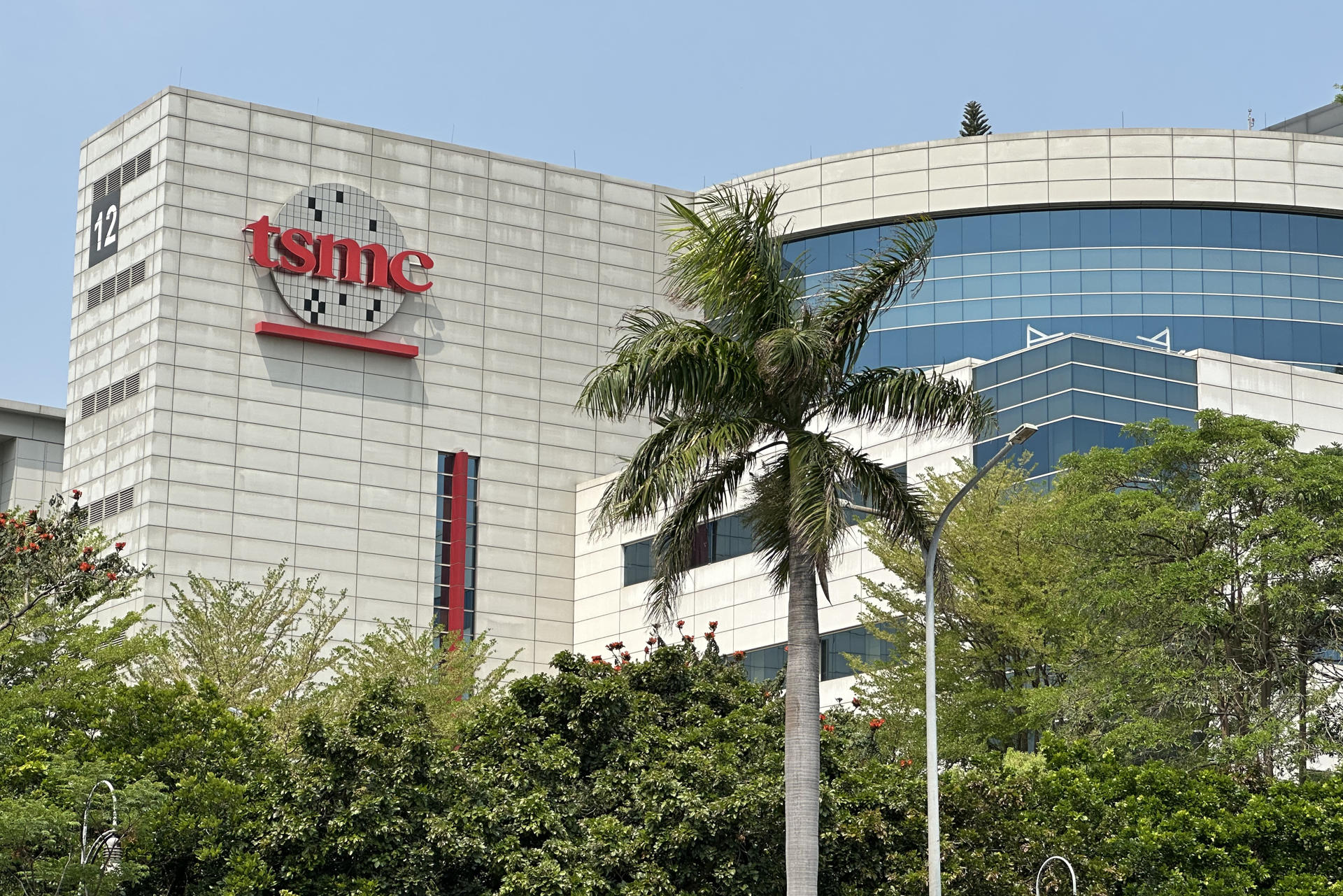 TAINAN (TAIWAN), 17/04/2025.- Fábricas de Taiwan Semiconductor Manufacturing Company (TSMC), el mayor fabricante de chips del mundo, en el Parque Científico del Sur, en Tainan (Taiwán).EFE/ Javier Castro Bugarín.