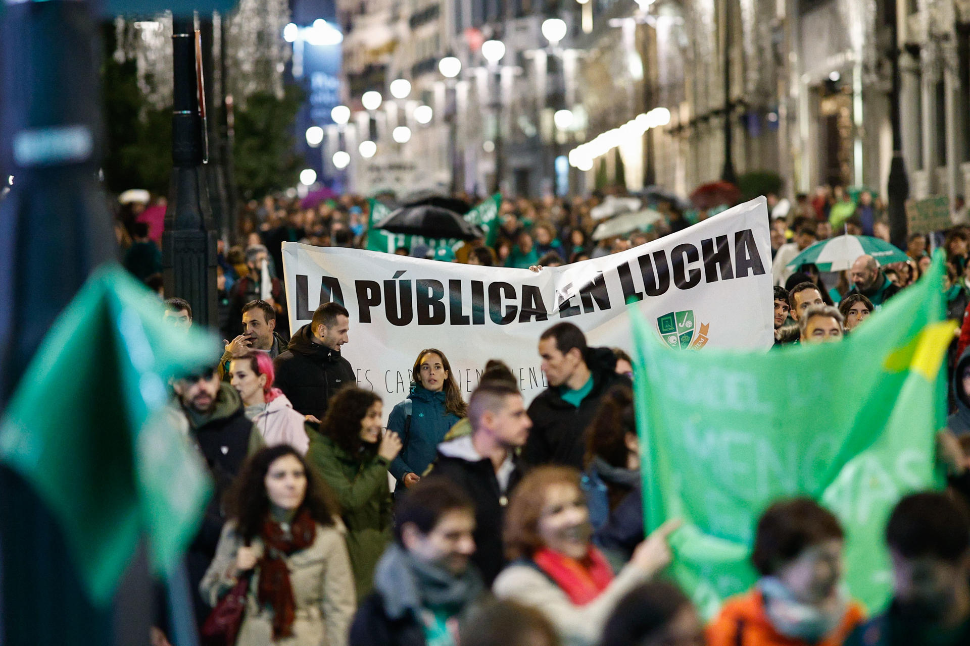 Concentración de profesores de la educación pública madrileña frente a la Consejería de Educación el pasado mes de octubre. EFE/ Rodrigo Jiménez