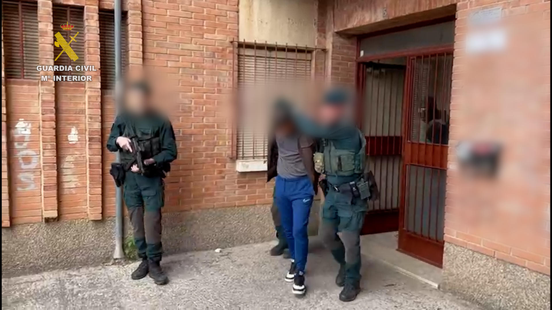 La Guardia Civil ha detenido a una persona en Murcia tras detectar que se había radicalizado en postulados yihadistas, realizaba numerosas consultas en internet y almacenaba información sobre el uso y manipulación de artefactos explosivos y armas de fuego. Foto cedida por la Guardia Civil.