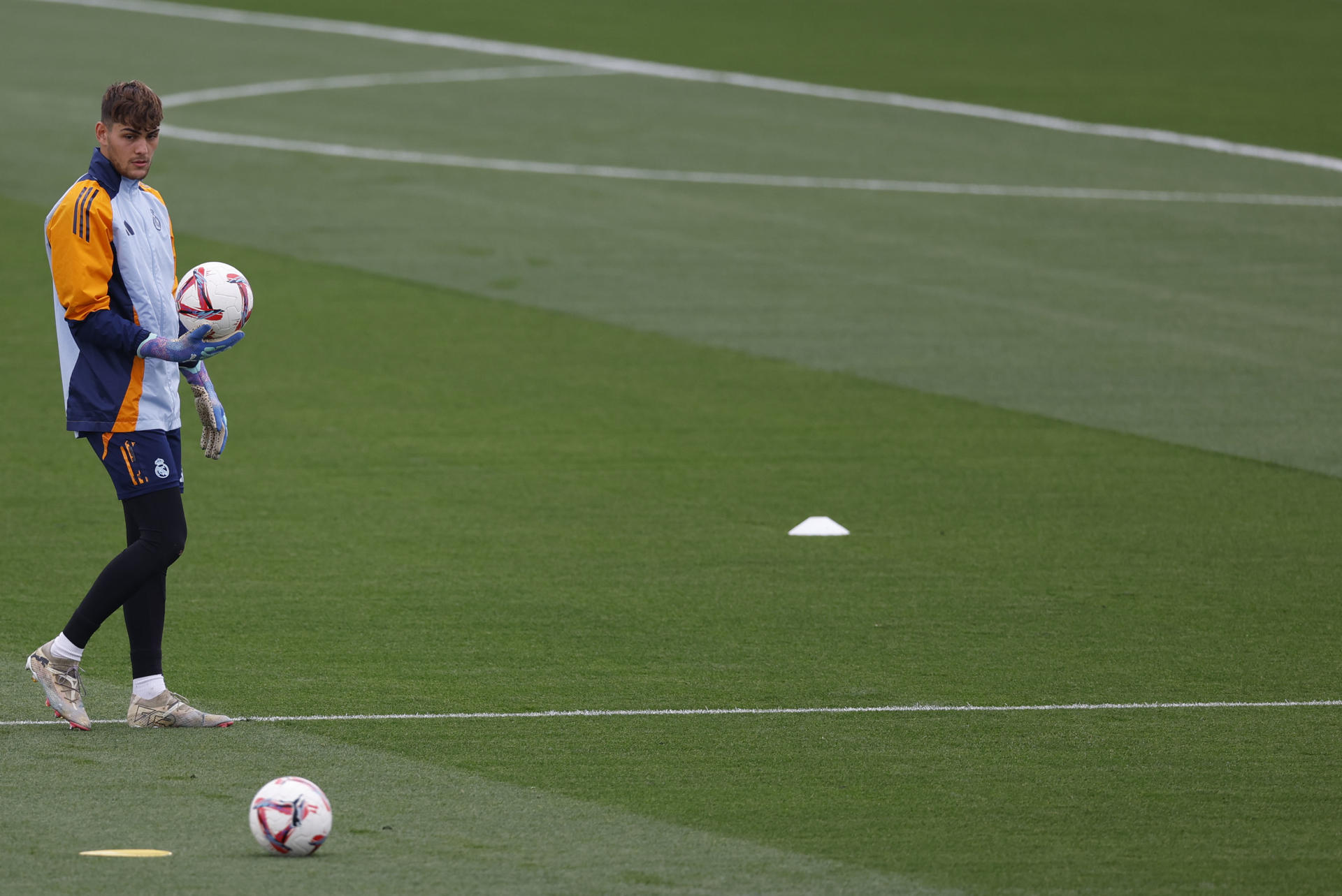 Foto de archivo del tercer portero del Real Madrid, Fran González durante el entrenamiento del equipo en la ciudad Deportiva de Valdebebas en Madrid. EFE/ Javier Lizón