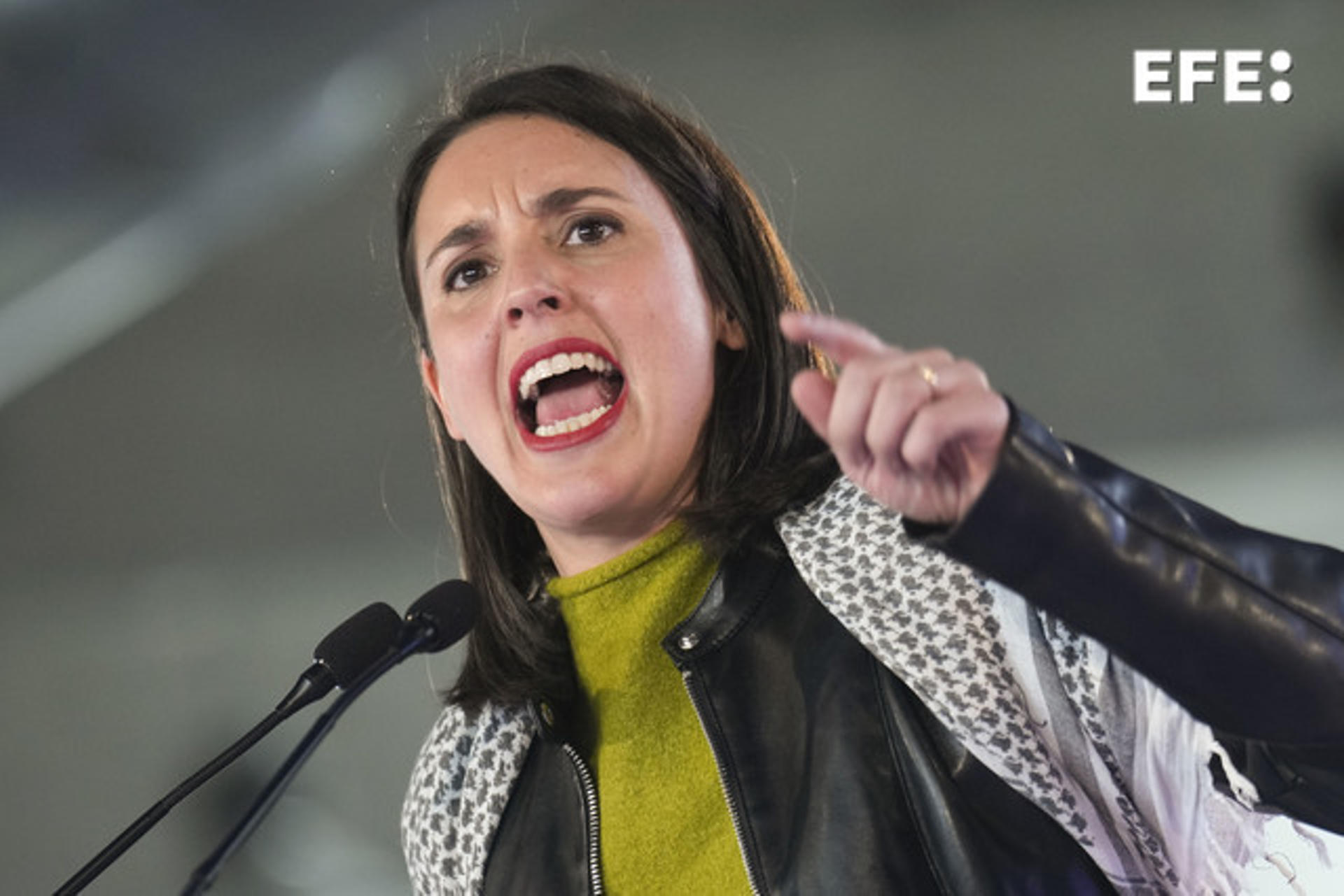 Irene Montero interviene durante la Asamblea Ciudadana de Podemos celebrada, este sábado, en la Casa de Campo en Madrid. Ione Belarra ha sido reelegida este sábado secretaria general de Podemos en la quinta asamblea estatal del partido con un 90 % de apoyos y 24.454 votos de los inscritos que han votado telemáticamente, casi la mitad de los obtenidos en el anterior mandato, y volverá a hacer tándem con la eurodiputada Irene Montero como número dos. EFE/ Borja Sánchez-Trillo