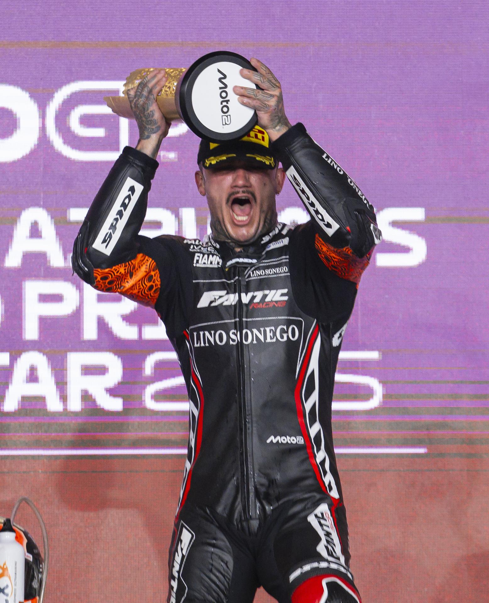 LUSAIL (Qatar), 13/04/2025.- The winner Spanish Motot2 rider Aron Canet of Fantic Racing LINO SONEGO celebrates on the podium after Moto2 race final of the Motorcycling Grand Prix of Qatar at the Lusail International Circuit, in Lusail, Qatar, 13 April 2025. (Motociclismo, Catar) EFE/EPA/NOUSHAD THEKKAYIL
