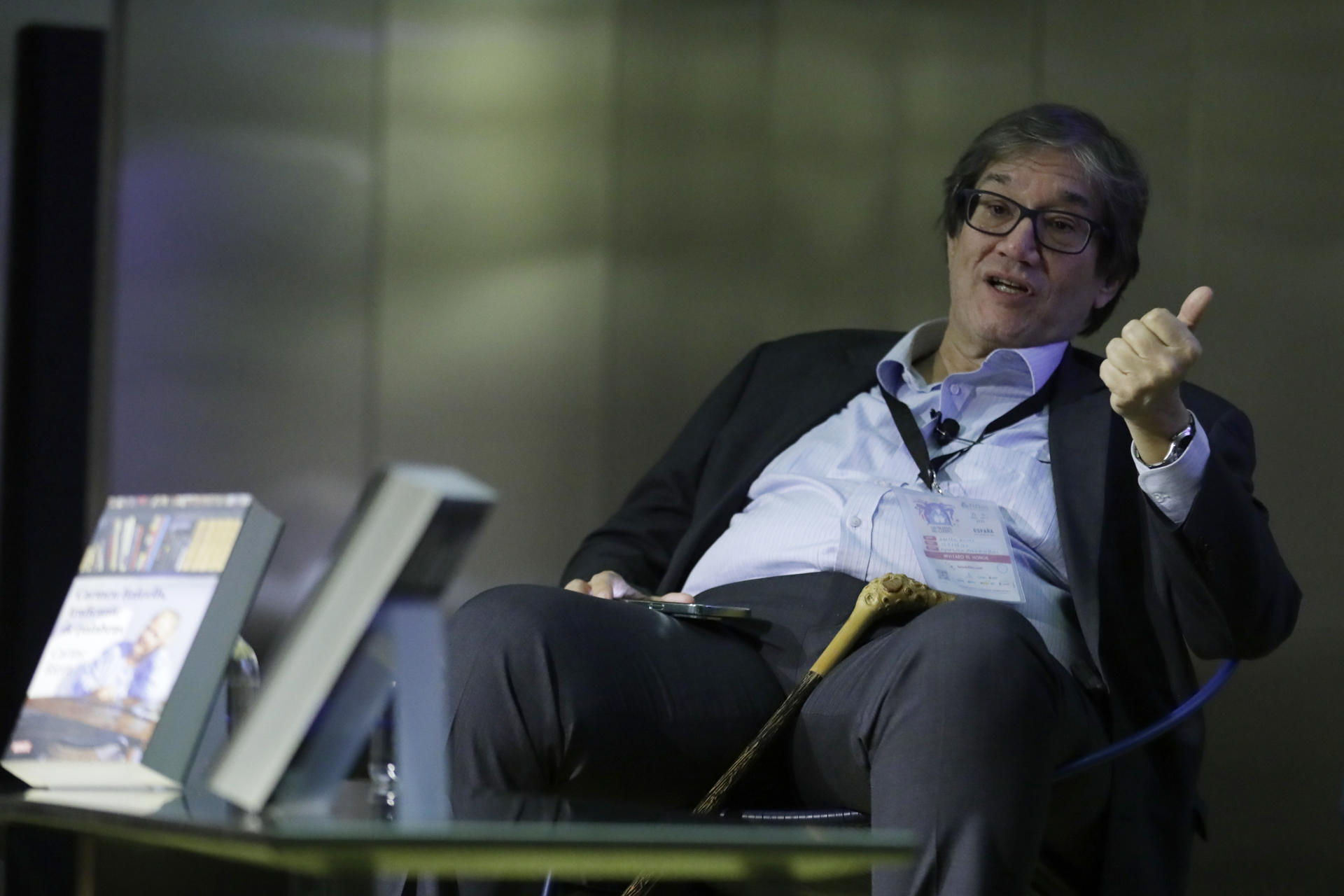 El director de la Fundación Gabo, Jaime Abello, participa en el conversatorio 'In Memoriam' durante la Feria Internacional del Libro de Bogotá (FILBo) este lunes, en Bogotá (Colombia). EFE/ Carlos Ortega