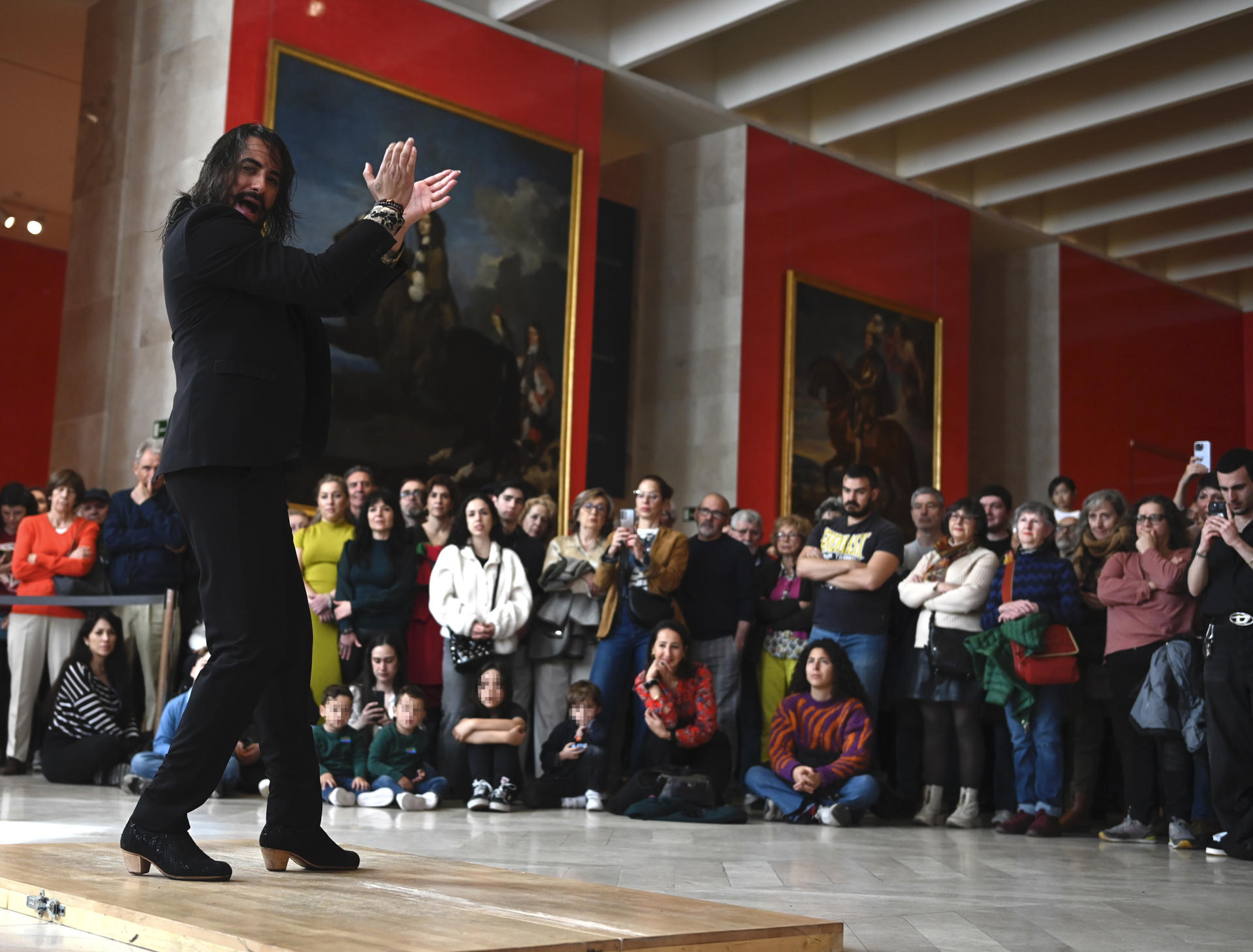 Vista del espectáculo con el que el Museo del Prado y la Fundación Secretariado Gitano celebran los 600 años de la llegada del pueblo gitano a la península este domingo en el Museo del Prado. EFE/Víctor Lerena