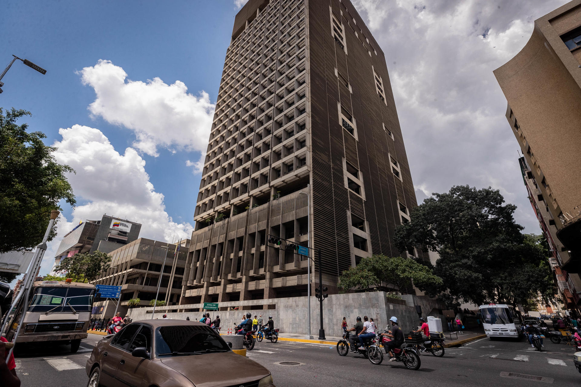 Fotografía de archivo del edificio del Banco Central de Venezuela (BCV), en Caracas. EFE/ Rayner Peña R.