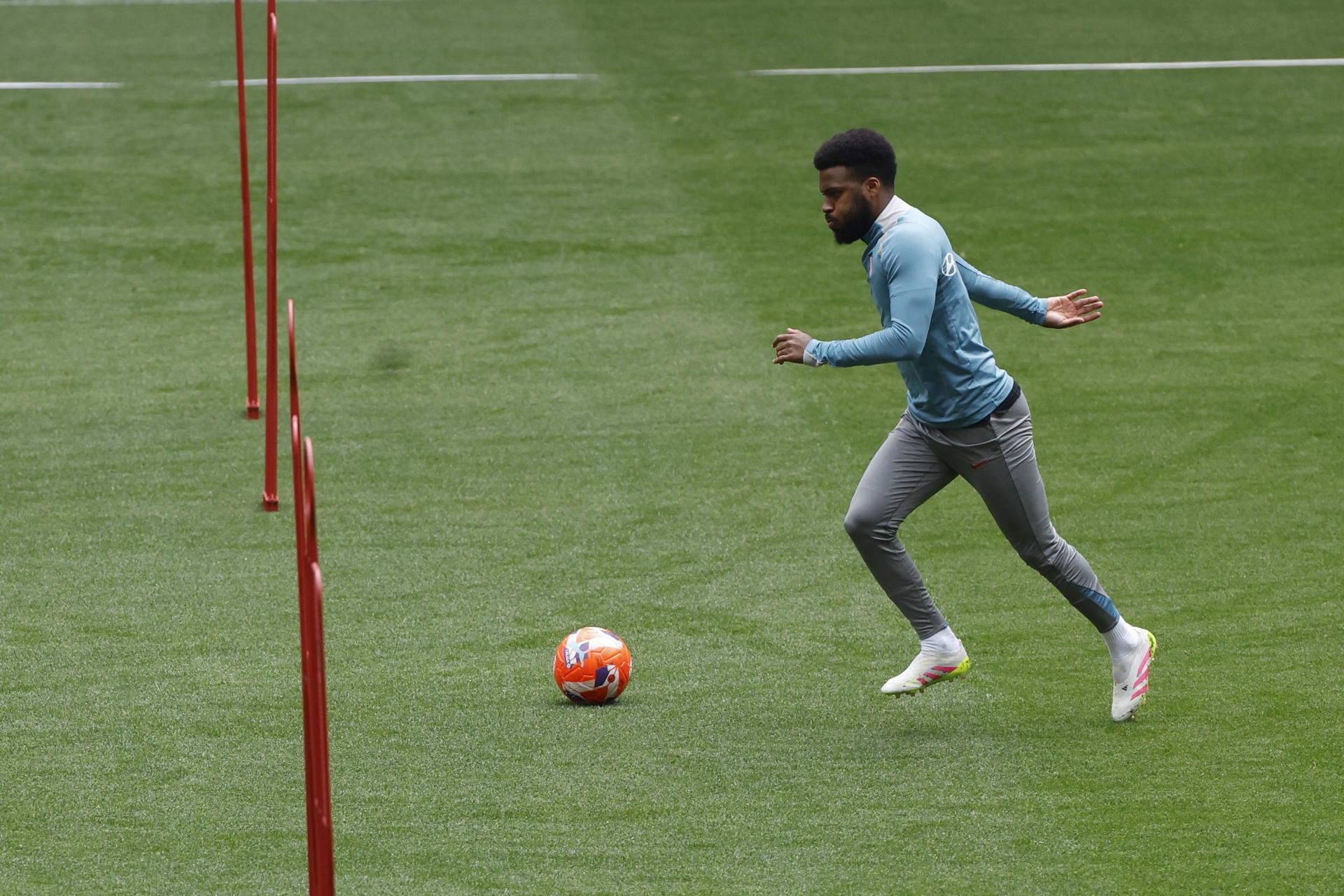 Lemar, durante el entrenamiento de este domingo. EFE/ Juan Carlos Hidalgo