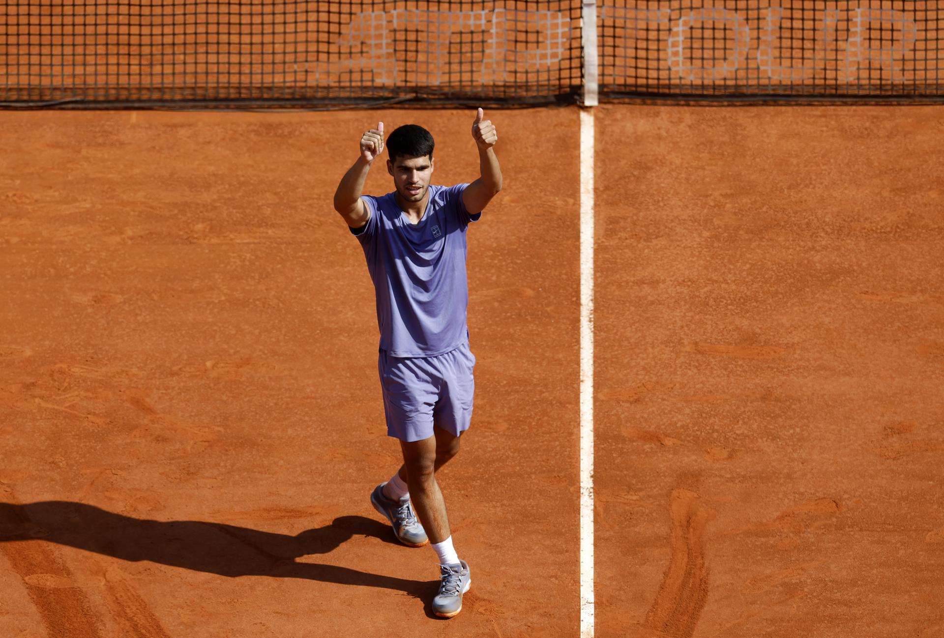 Carlos Alcaraz tras ganar este jueves a Daniel Altmaier. EFE/EPA/SEBASTIEN NOGIE