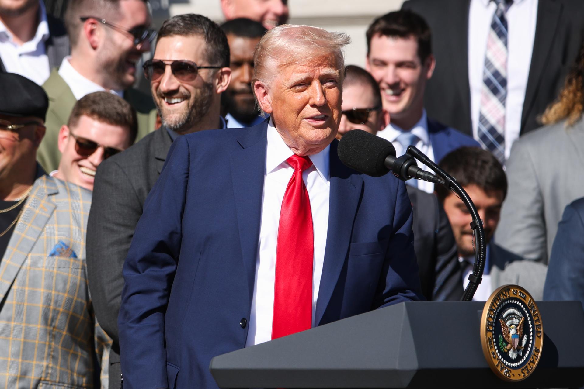 Imagen del presidente de Estados Unidos, Donald Trump, durante un evento en la Casa Blanca este lunes 28 de abril de 2025. EFE/EPA/FRANCIS CHUNG / POOL