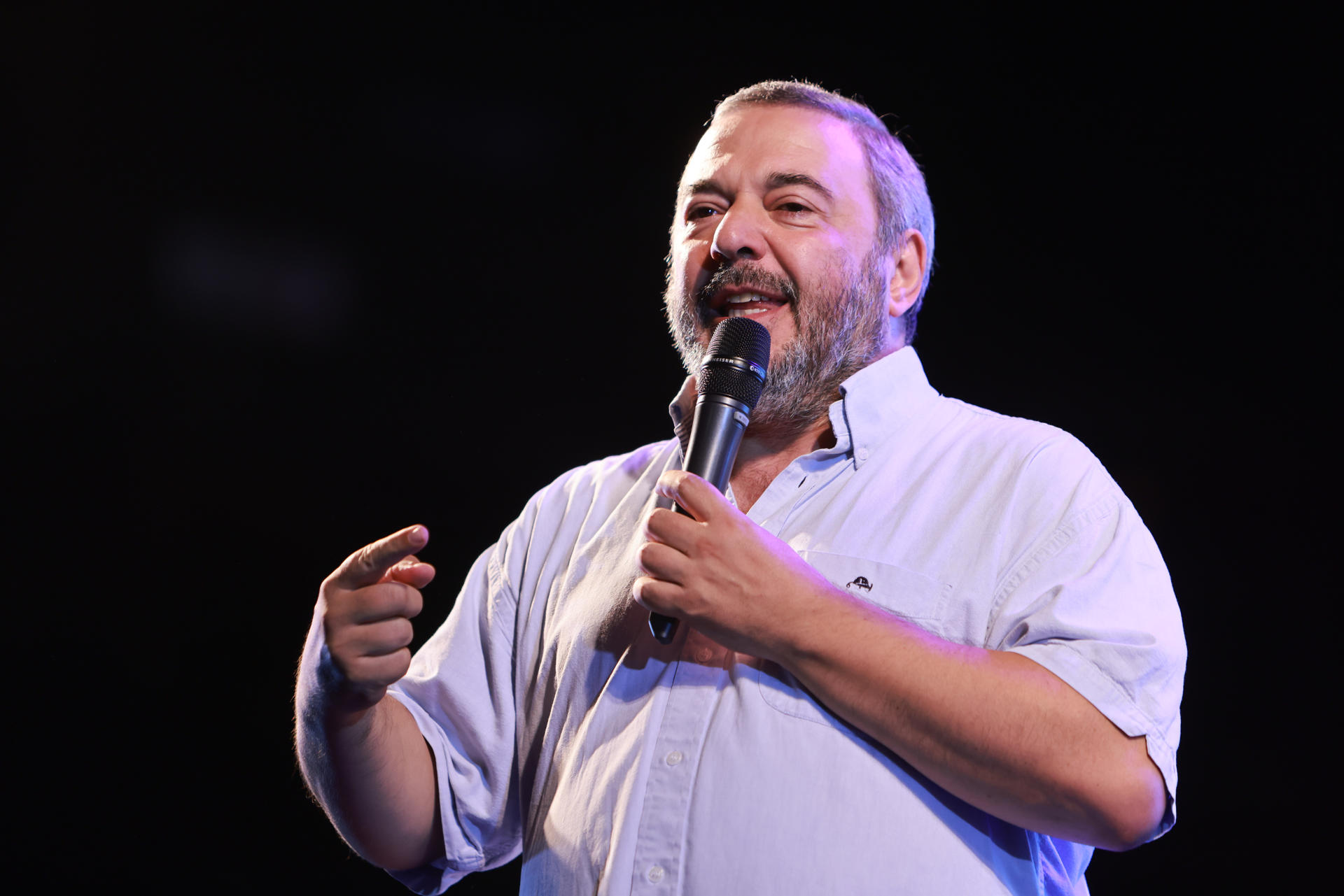 Fotografía de archivo, tomada el pasado 26 de marzo, del candidato oficialista a la intendencia de Montevideo, Mario Bergara, durante un acto público del Frente Amplio, en Montevideo (Uruguay). EFE/Gastón Britos