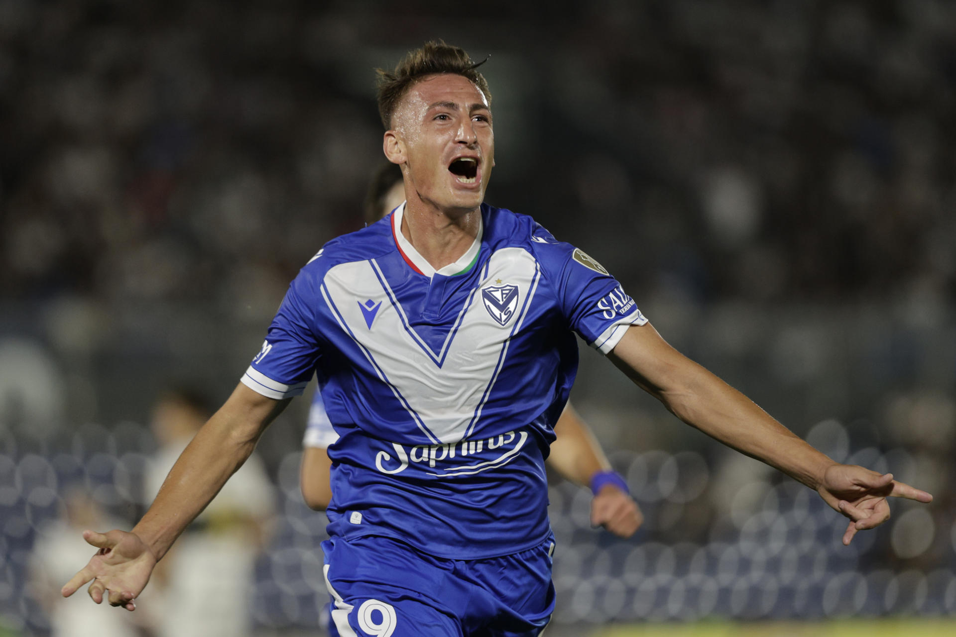 Braian Romero de Vélez Sarsfield celebra un gol en un partido de la fase de grupos de la Copa Libertadores. EFE/ Juan Pablo Pino