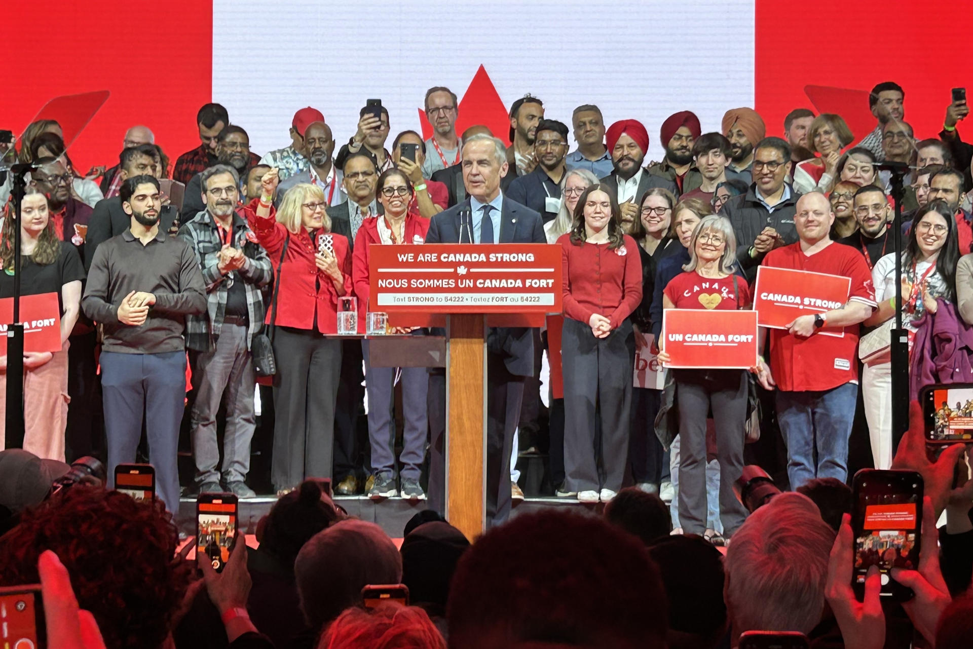 El primer ministro saliente de Canadá, ganador de las elecciones legislativas, Mark Carney, habla este martes, en Ottawa (Canadá).EFE/ Javier Otazu