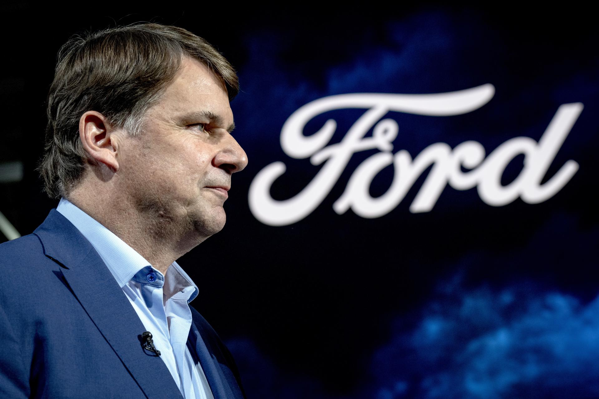 Jim Farley, director ejecutivo de Ford Motor Company, tras el lanzamiento de la camioneta Ford F-150 Lightning en el Centro de Vehículos Eléctricos Rouge en Dearborn, Michigan, EE. UU., el 26 de abril de 2022. (Estados Unidos) EFE/EPA/Nic Antaya