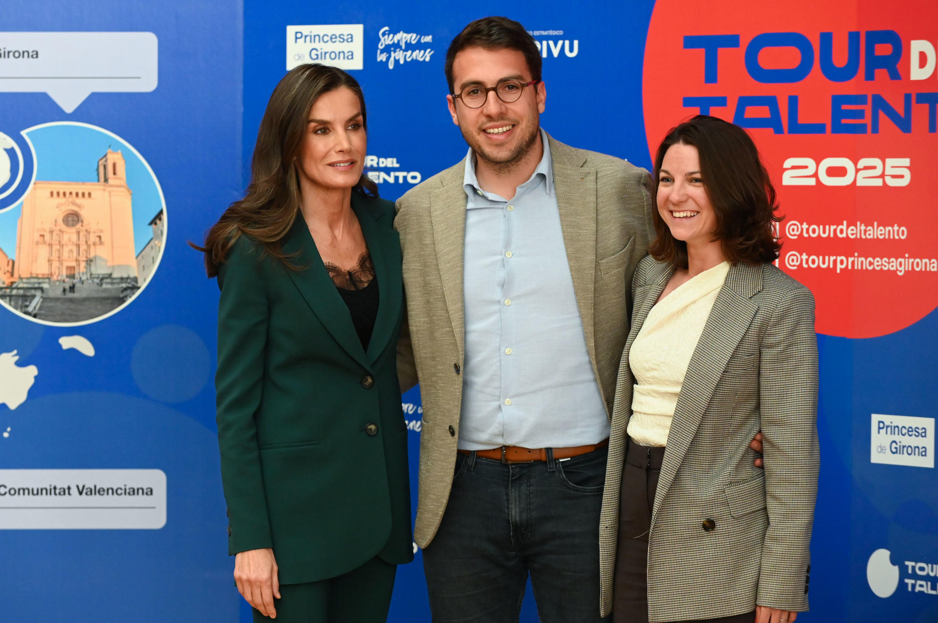 La reina Letizia ha presidido este viernes en León el acto central del Tour del talento 2025 en el que se ha desvelado el nombre del ganador del Premio Princesa de Girona CreaEmpresa 2025, Andrea Dotti (c). EFE/ J. Casares