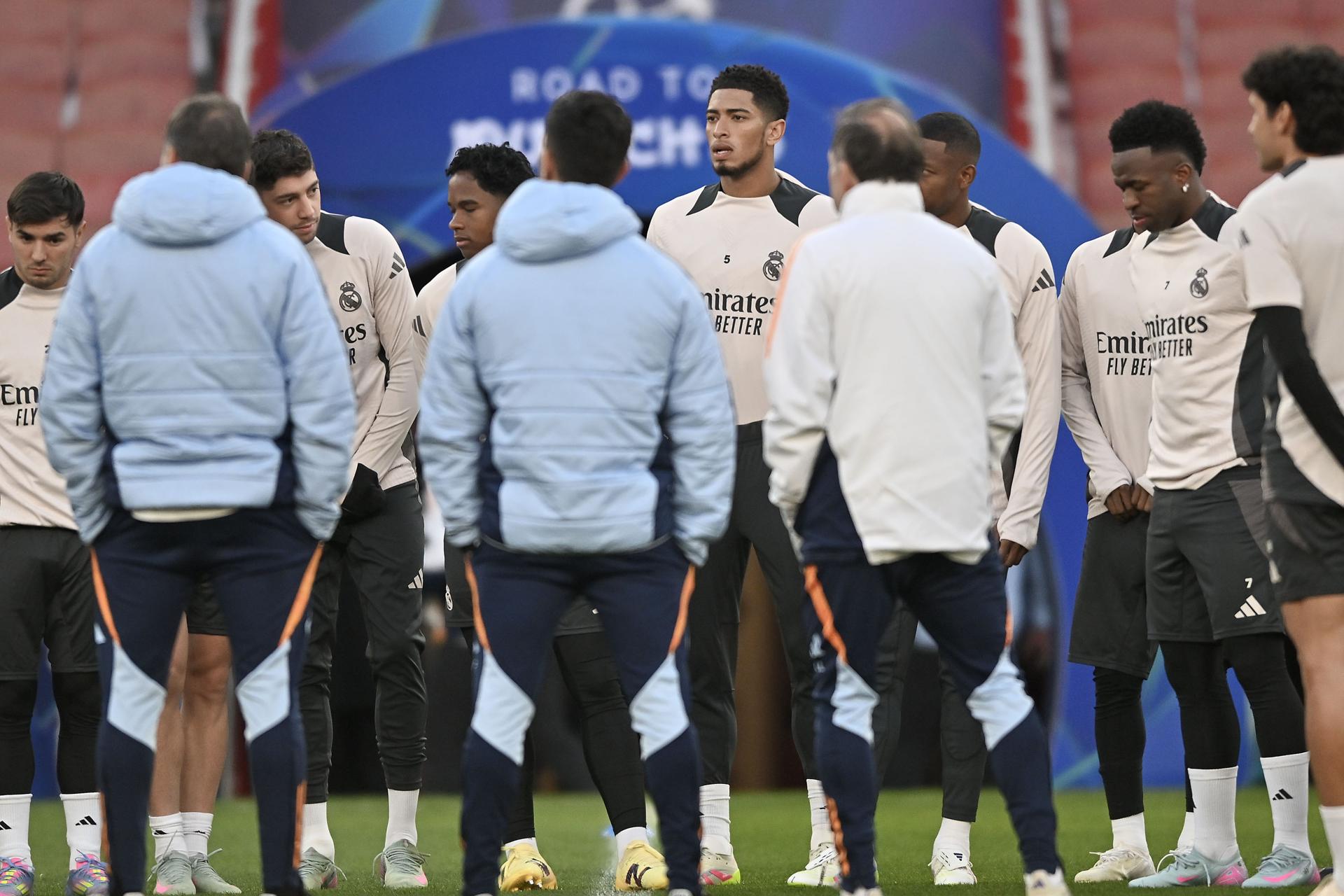 Los jugadores del Real Madrid durante la sesión de entrenamiento previa al partido de ida de cuartos de final que juegan este martes Arsenal y Real Madrid en Londres. EFE/EPA/VINCE MIGNOTT