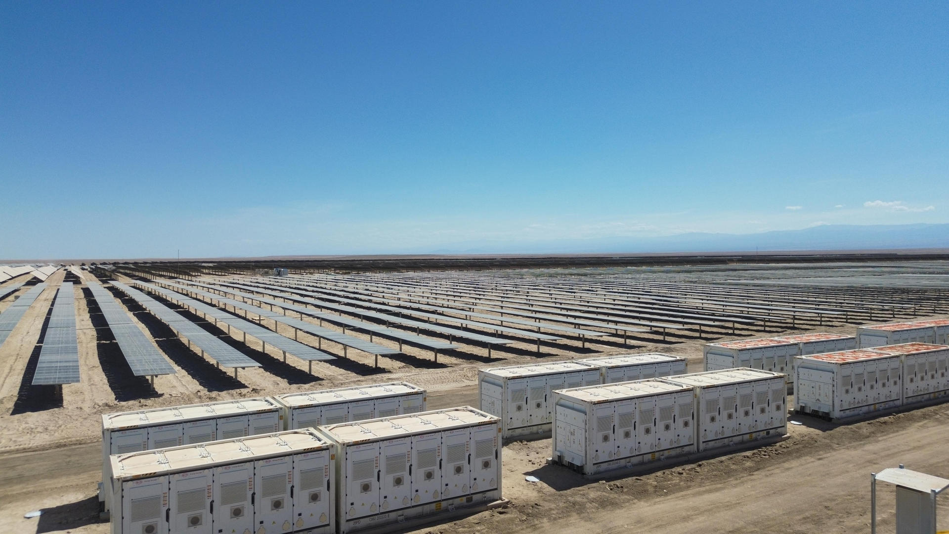 FotografÍa cedida por Contour Global, de la planta fotovoltaica Quillagua este martes, en la región de Antofagasta (Chile). EFE/ ContourGlobal